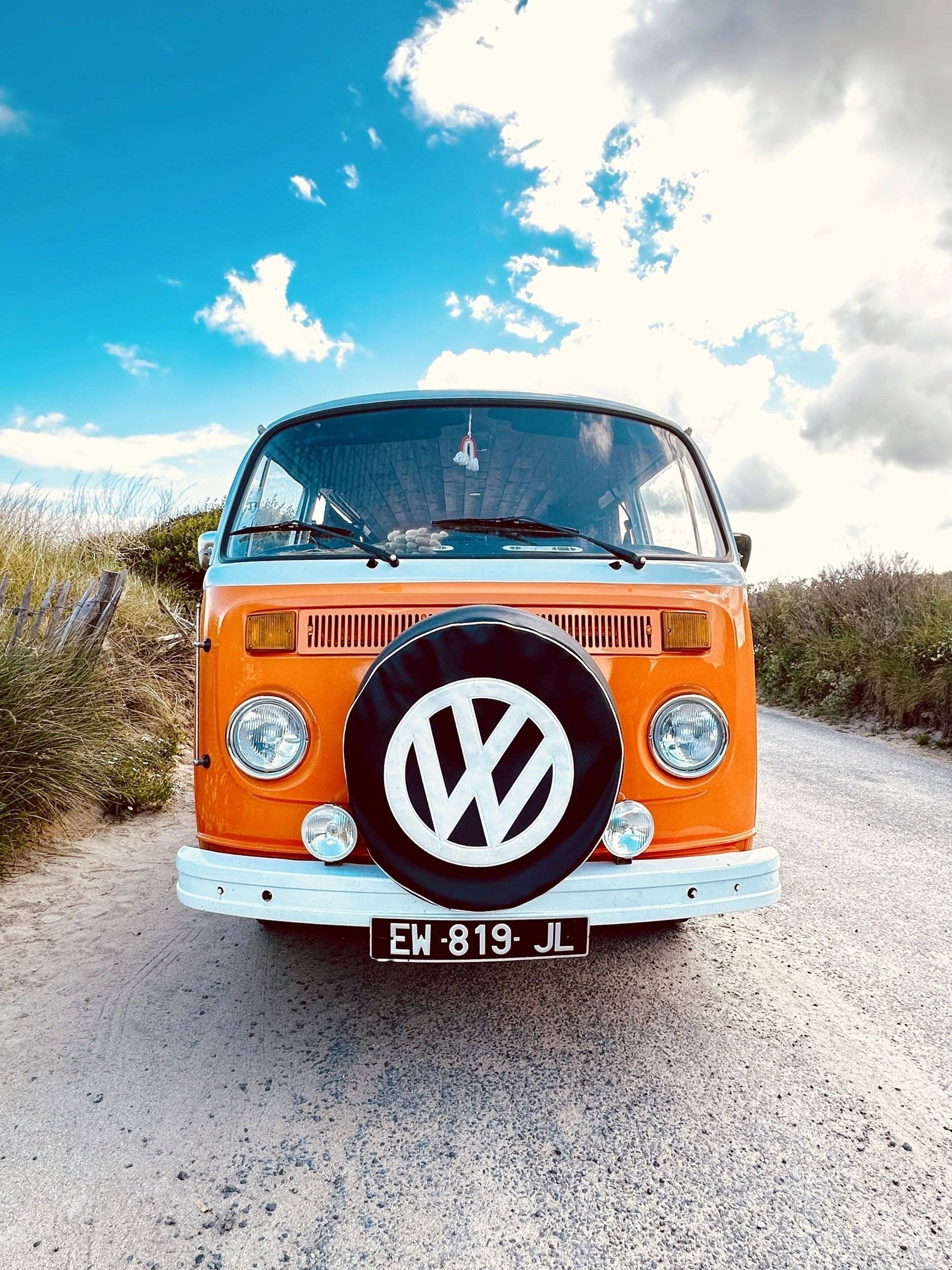 Vista frontale a ¾ Volkswagen Combi T2B - Yescapa