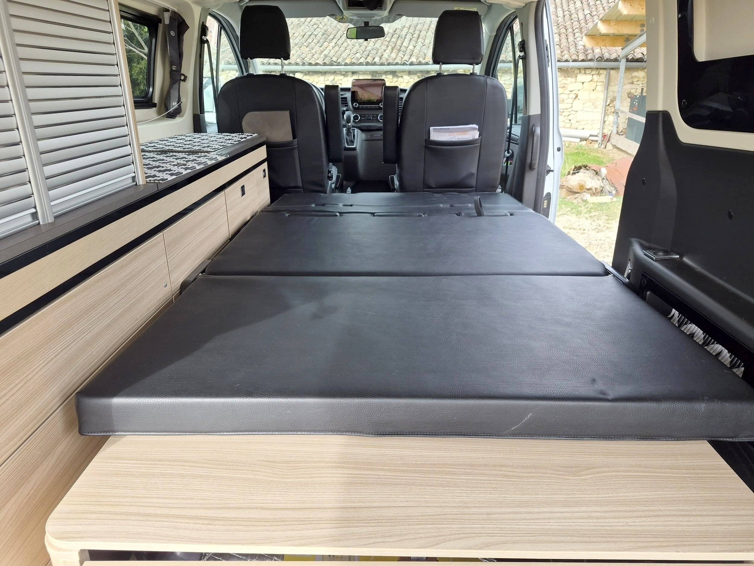 Couchages Ford Custom 2,0 l 130 ch - Yescapa