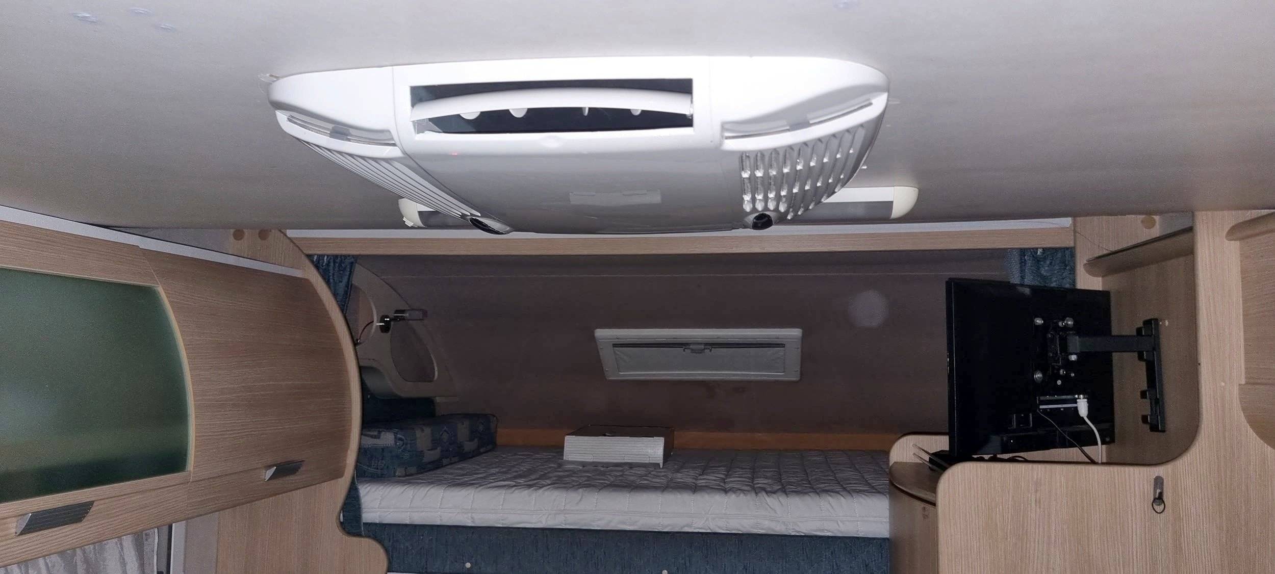 Letti Ford Transit 2,4 l 140 ch - Yescapa