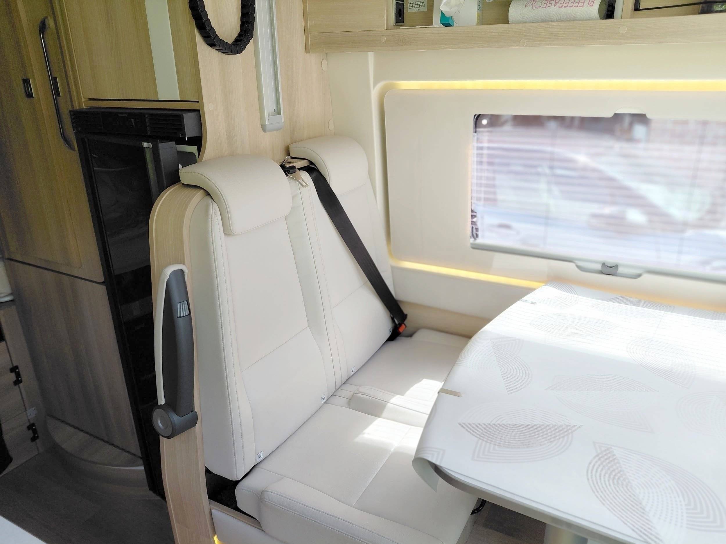 Área de jantar Fiat Ducato 2,3 l Multijet 130 ch. - Yescapa