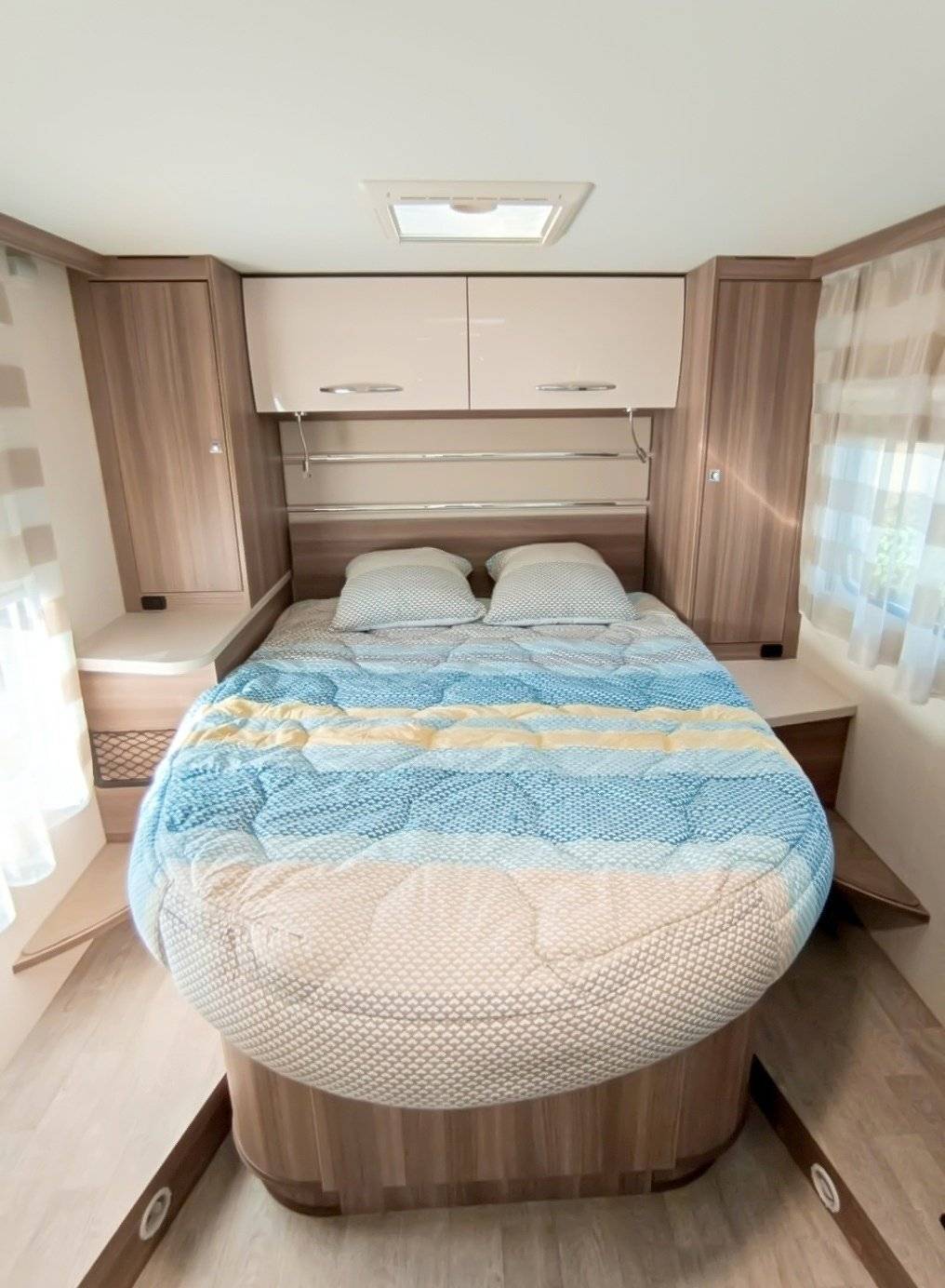 Couchages Ford Ford TRANSIT 155CV - Yescapa