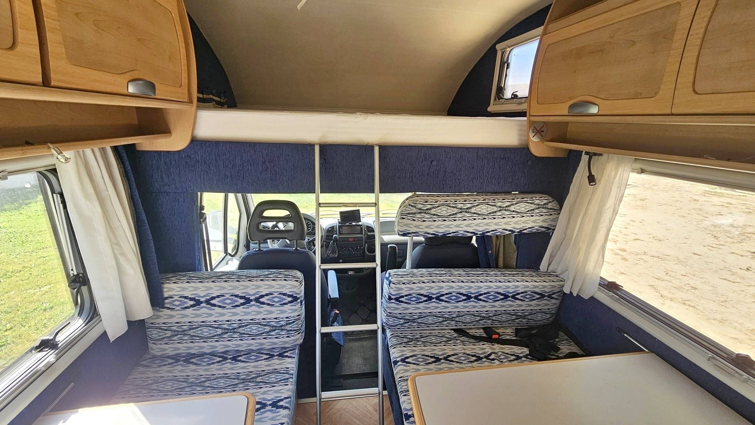 Berth Fiat Ducato 2,8 JTD - Yescapa