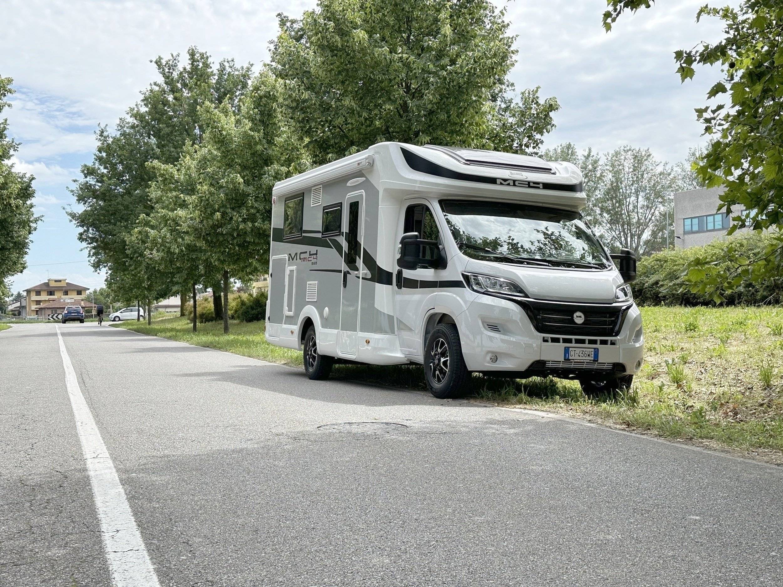Vista frontale a ¾ Fiat - Yescapa
