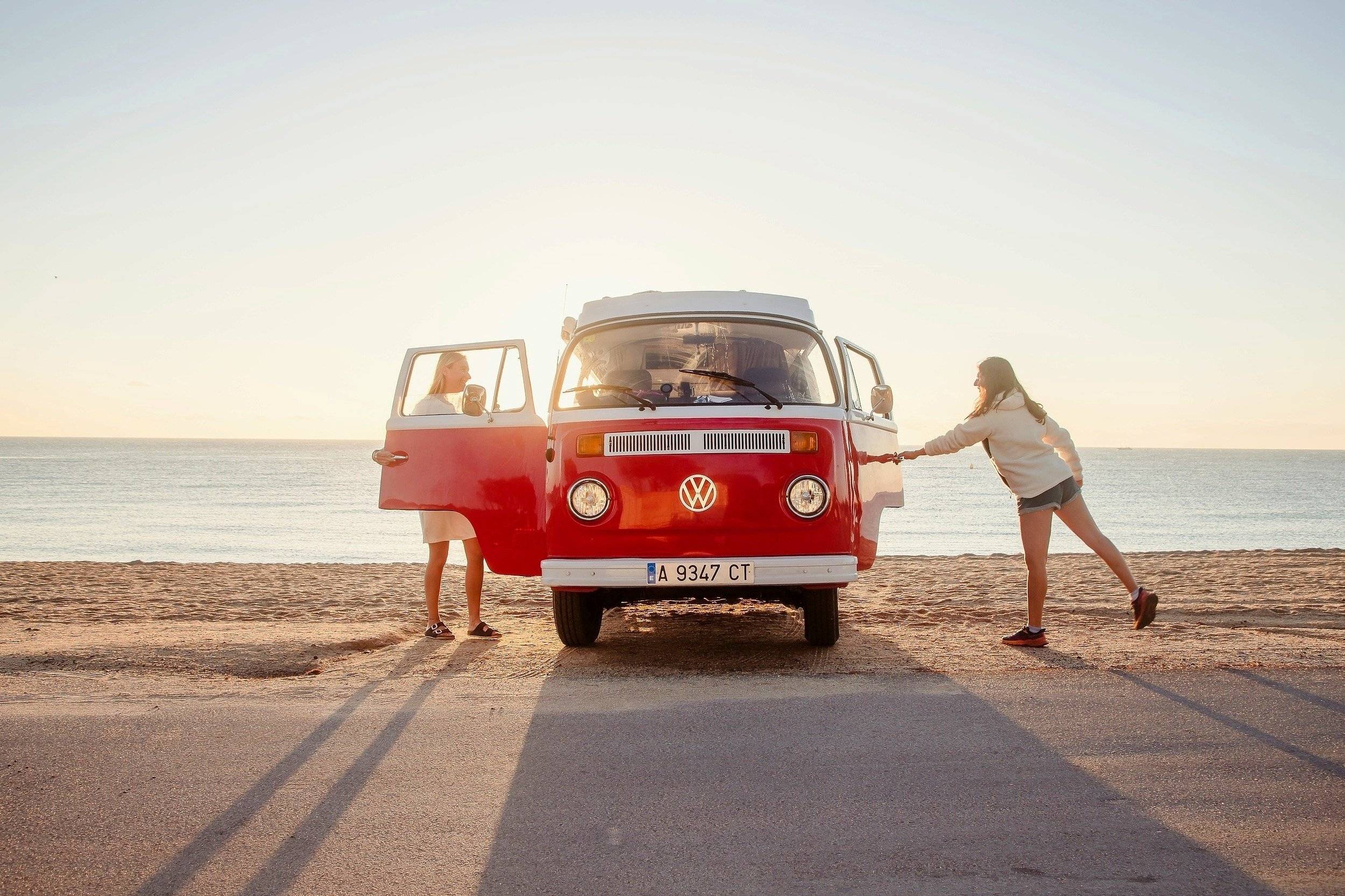 Front view from 3/4 Volkswagen T2 Combi - Yescapa