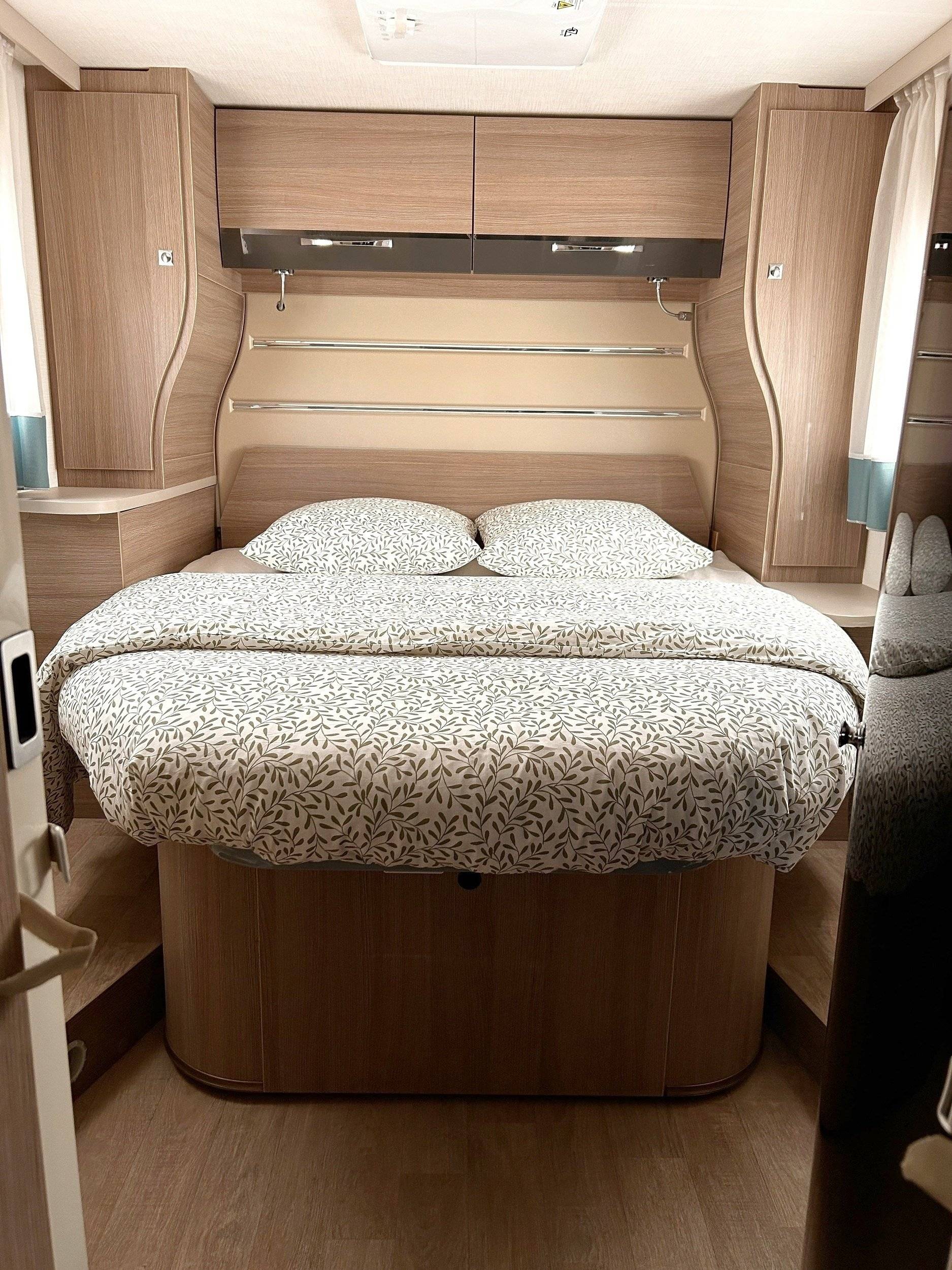 Couchages Ford Transit 2,2 l 155 ch - Yescapa