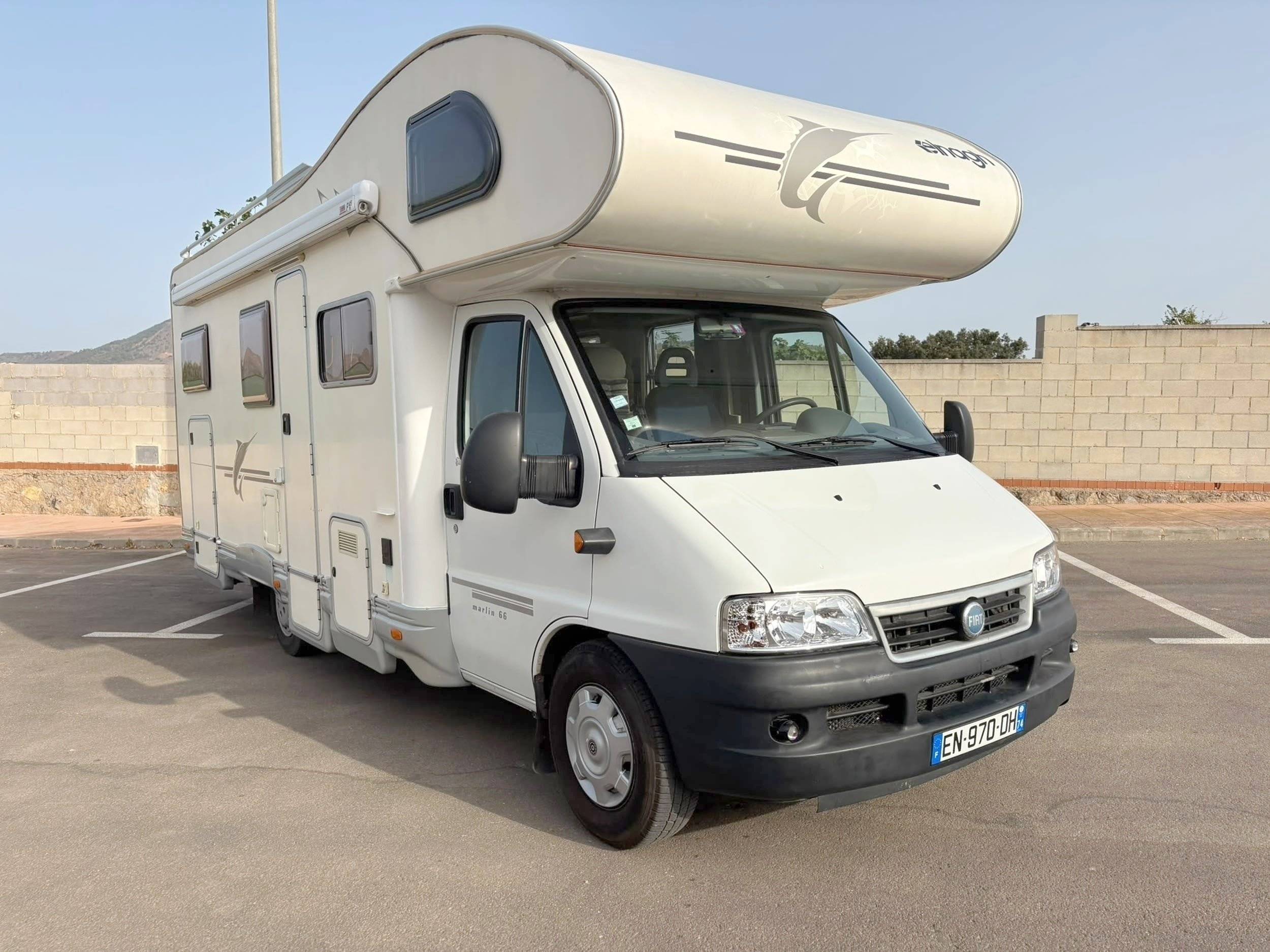 Front view from 3/4 Fiat 2.8JTD - Yescapa