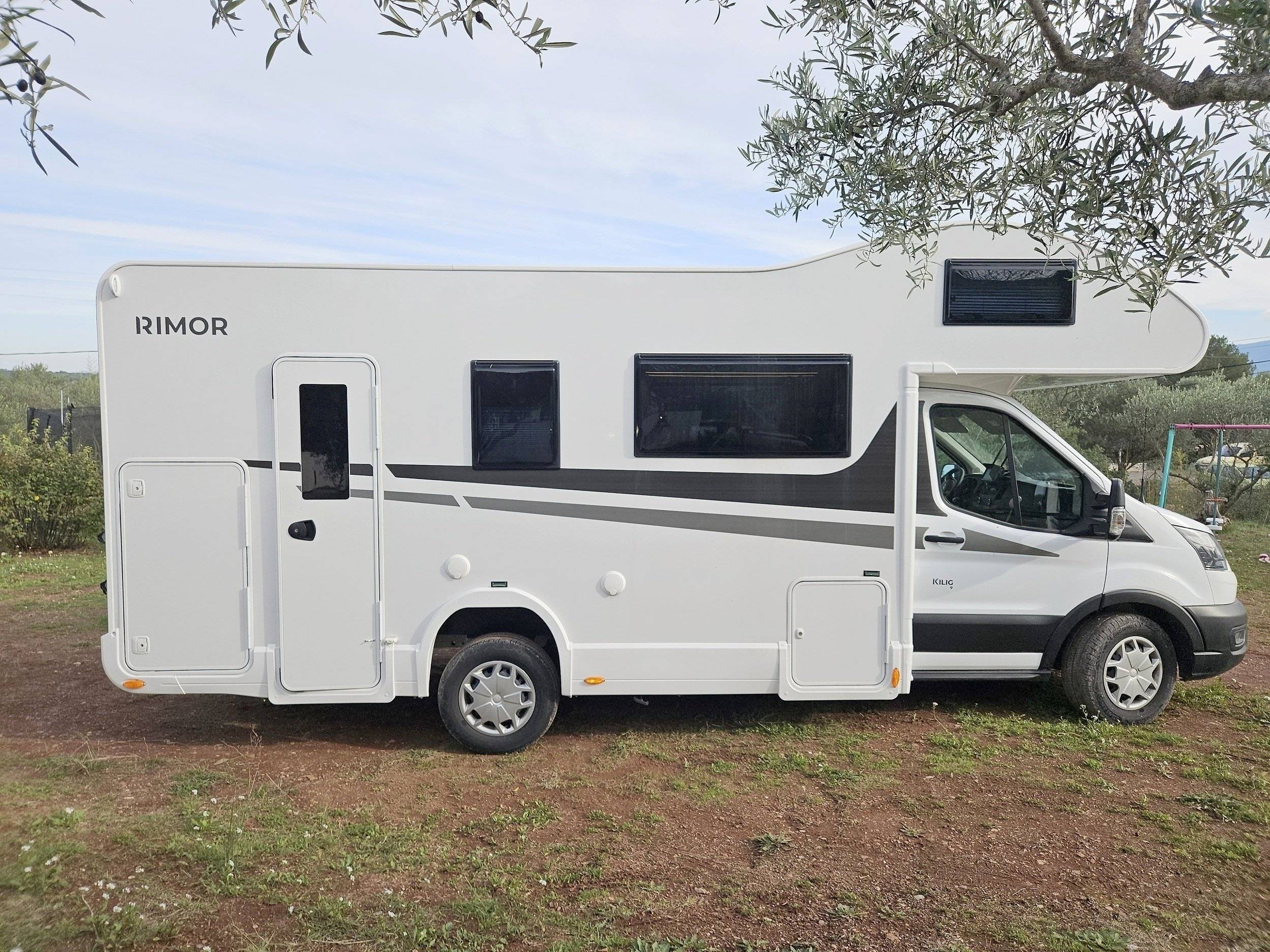 Vista de 3/4 Ford - Yescapa