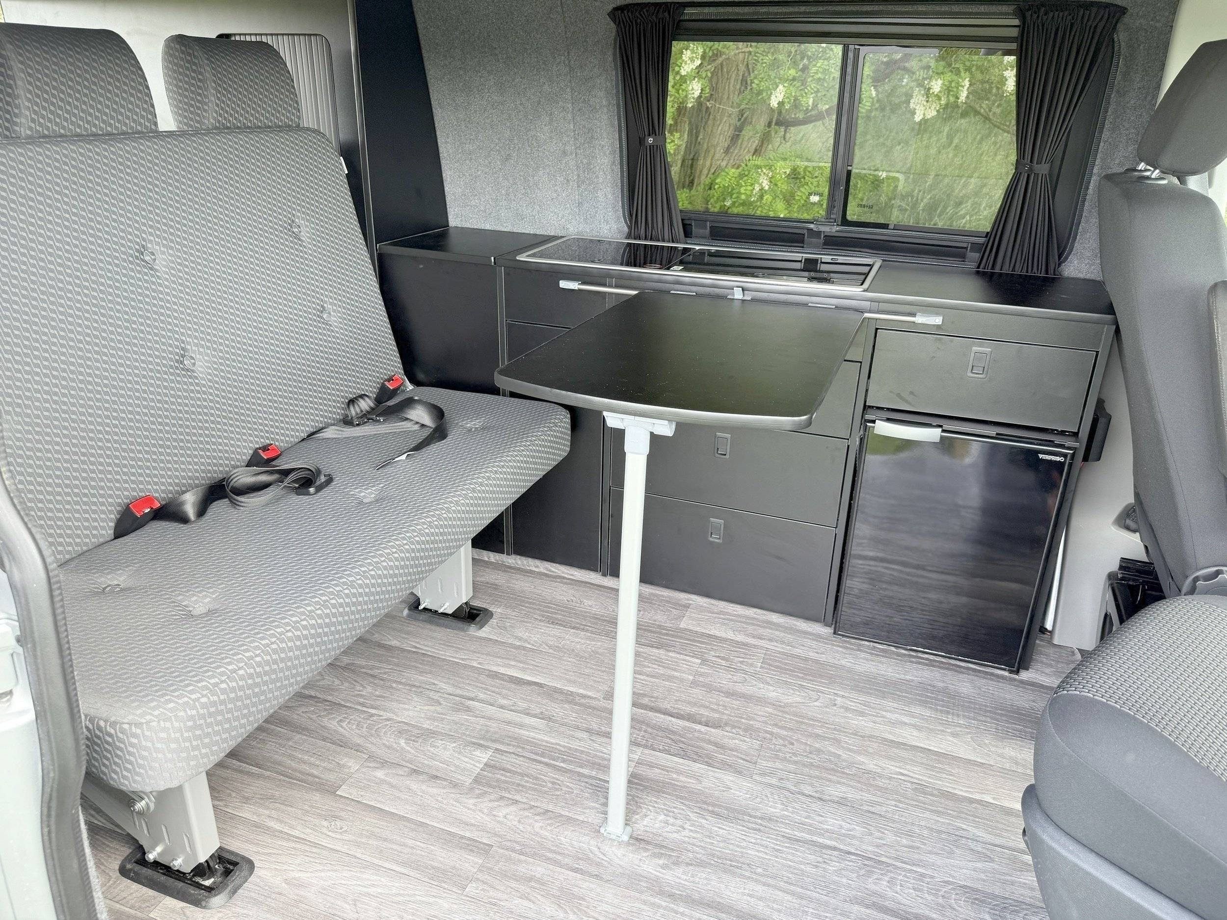 Eethoek Volkswagen Volkswagen Transporter T5 - Yescapa