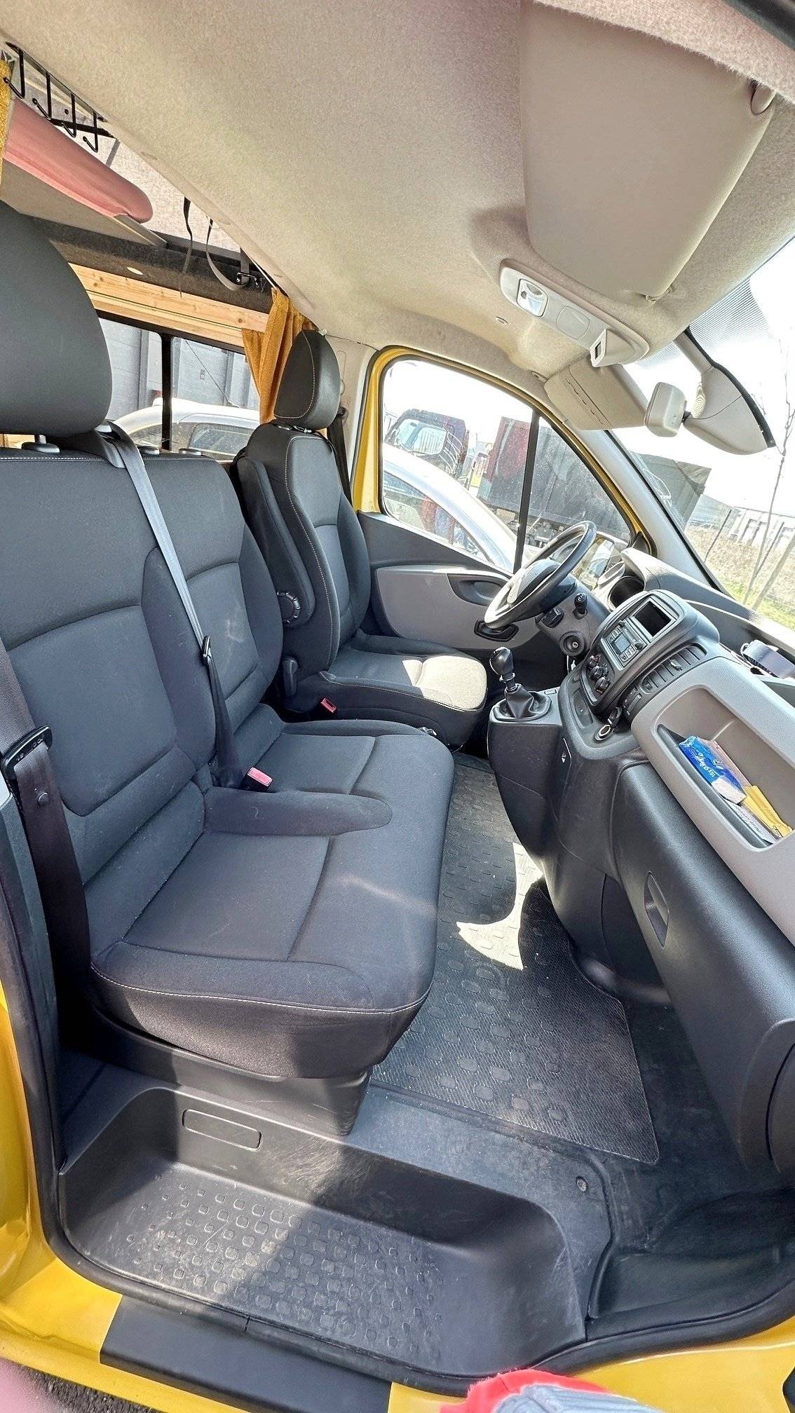 East Van RENAULT TRAFIC