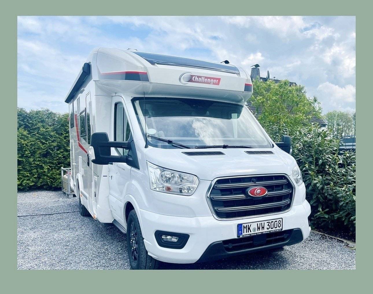 Vista del vehicle angle davanter Ford Ford - Yescapa