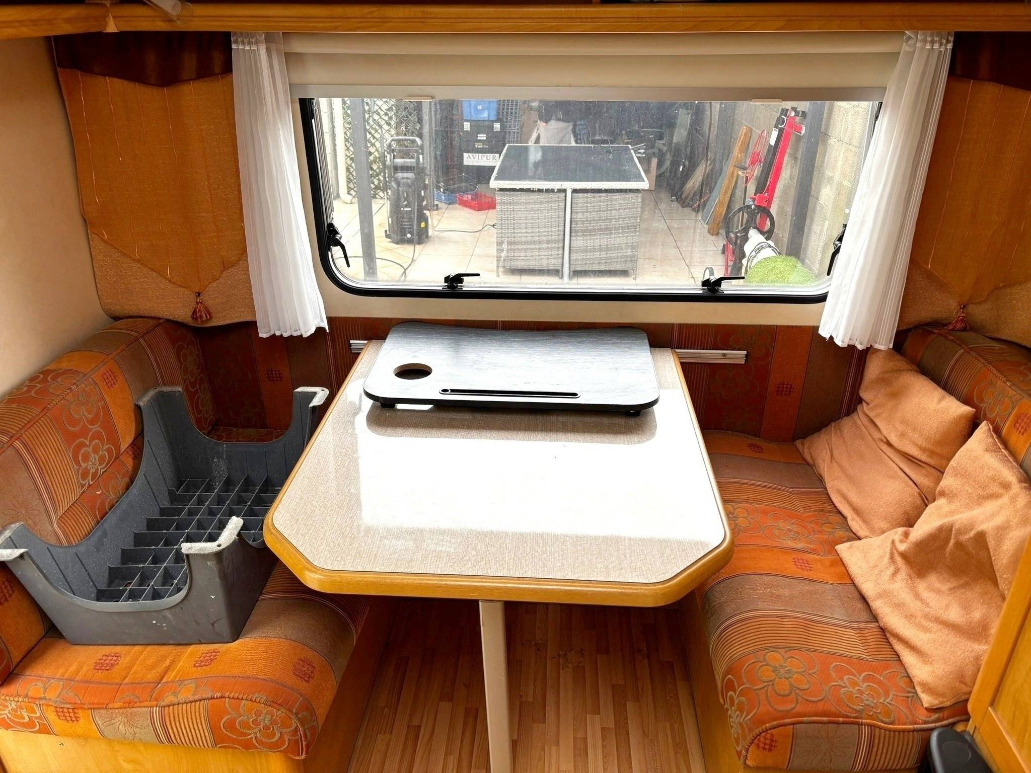 Dining Area steckman - Yescapa