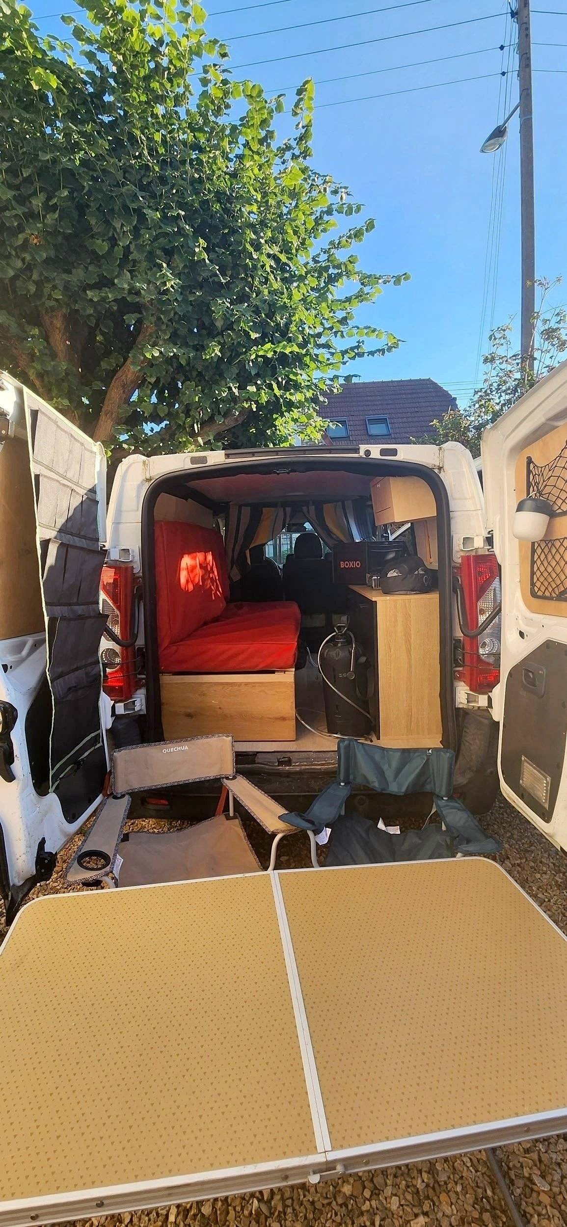 Vue avant de 3/4 Peugeot Expert 1,6 l 95 ch - Yescapa