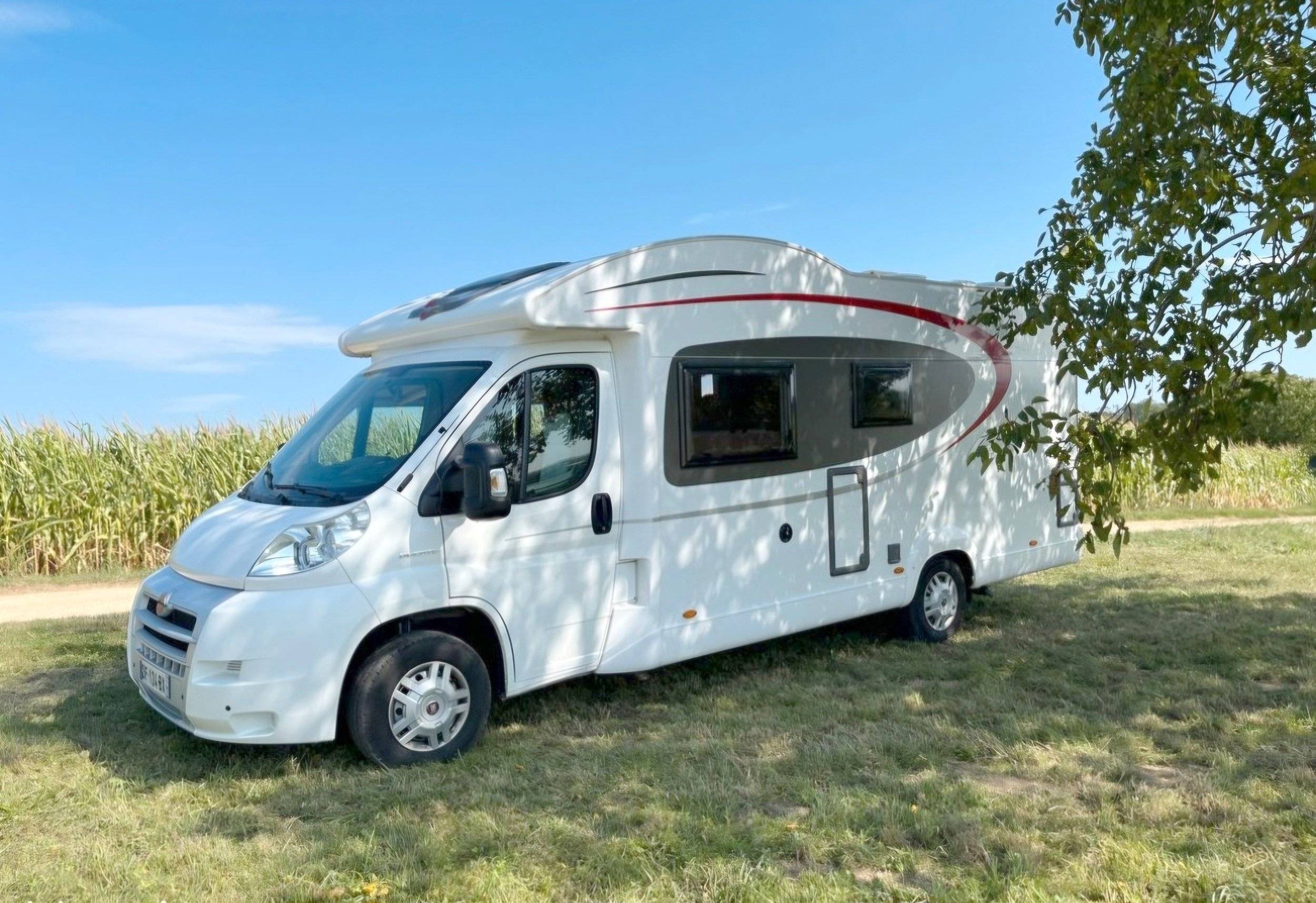 Vue avant de 3/4 Fiat FIAT DUCATO - Yescapa