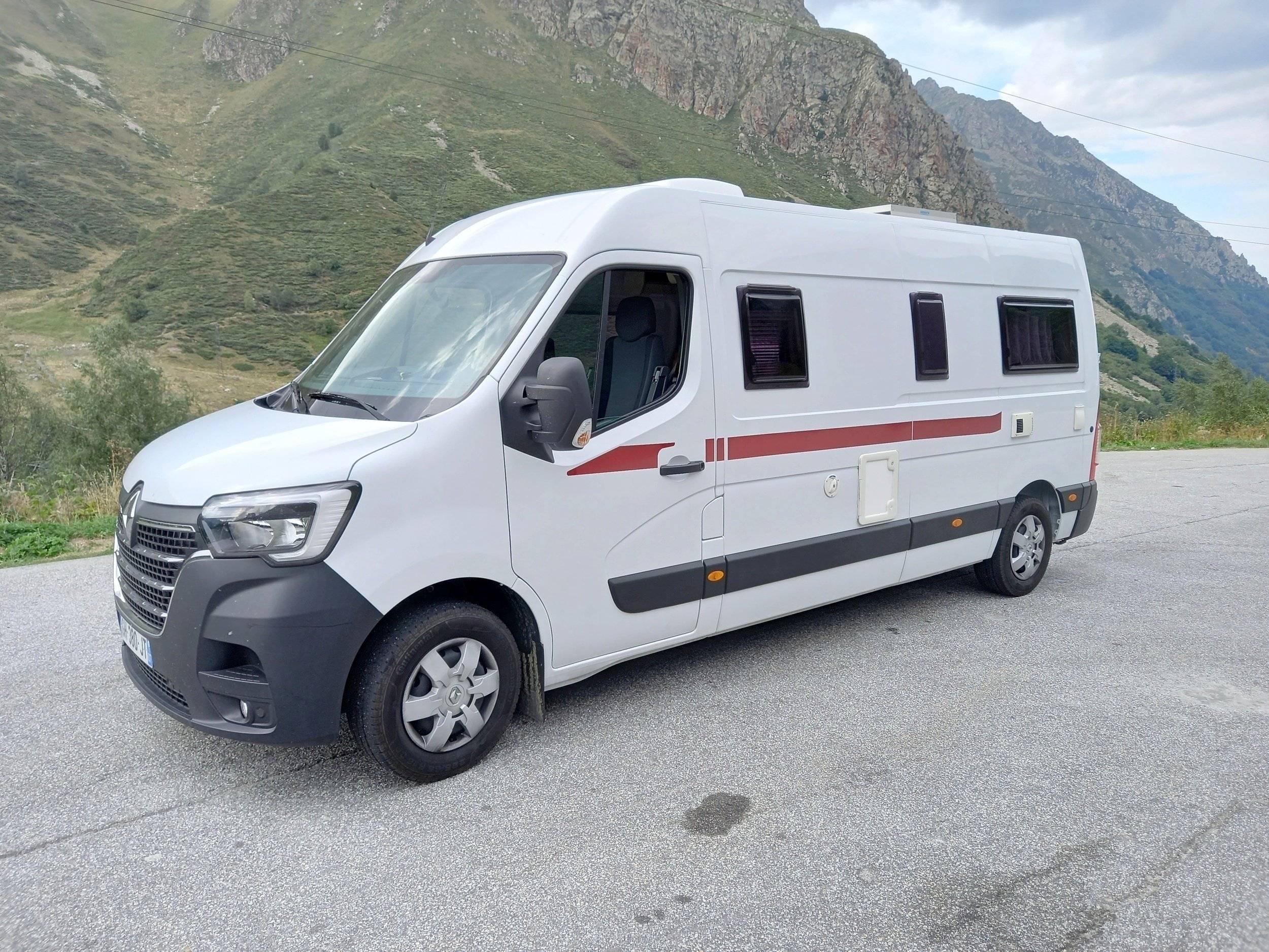 Rent Converted van Ceyzériat Rimor Hera 95 83949 Yescapa