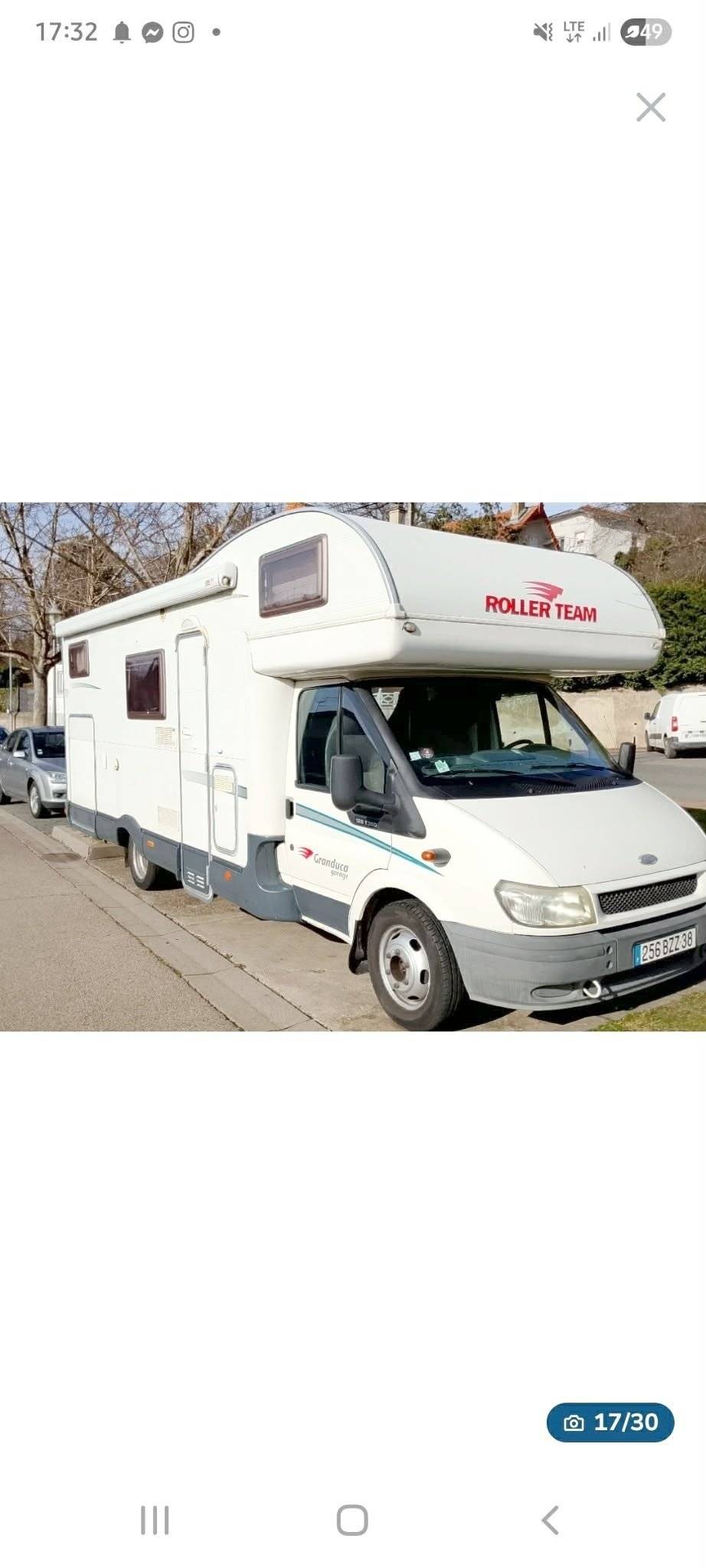 schräge Vorderansicht Ford FORD TRANSIT CUSTOM 2L 130ch - Yescapa