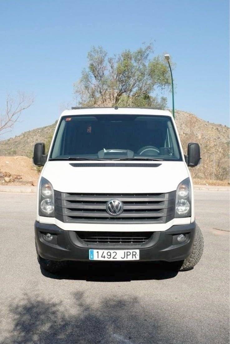 Vue avant de 3/4 Volkswagen crafter - Yescapa