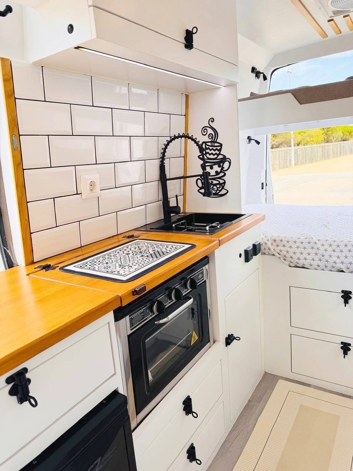Angolo cucina Iveco Daily 2.3 - Yescapa