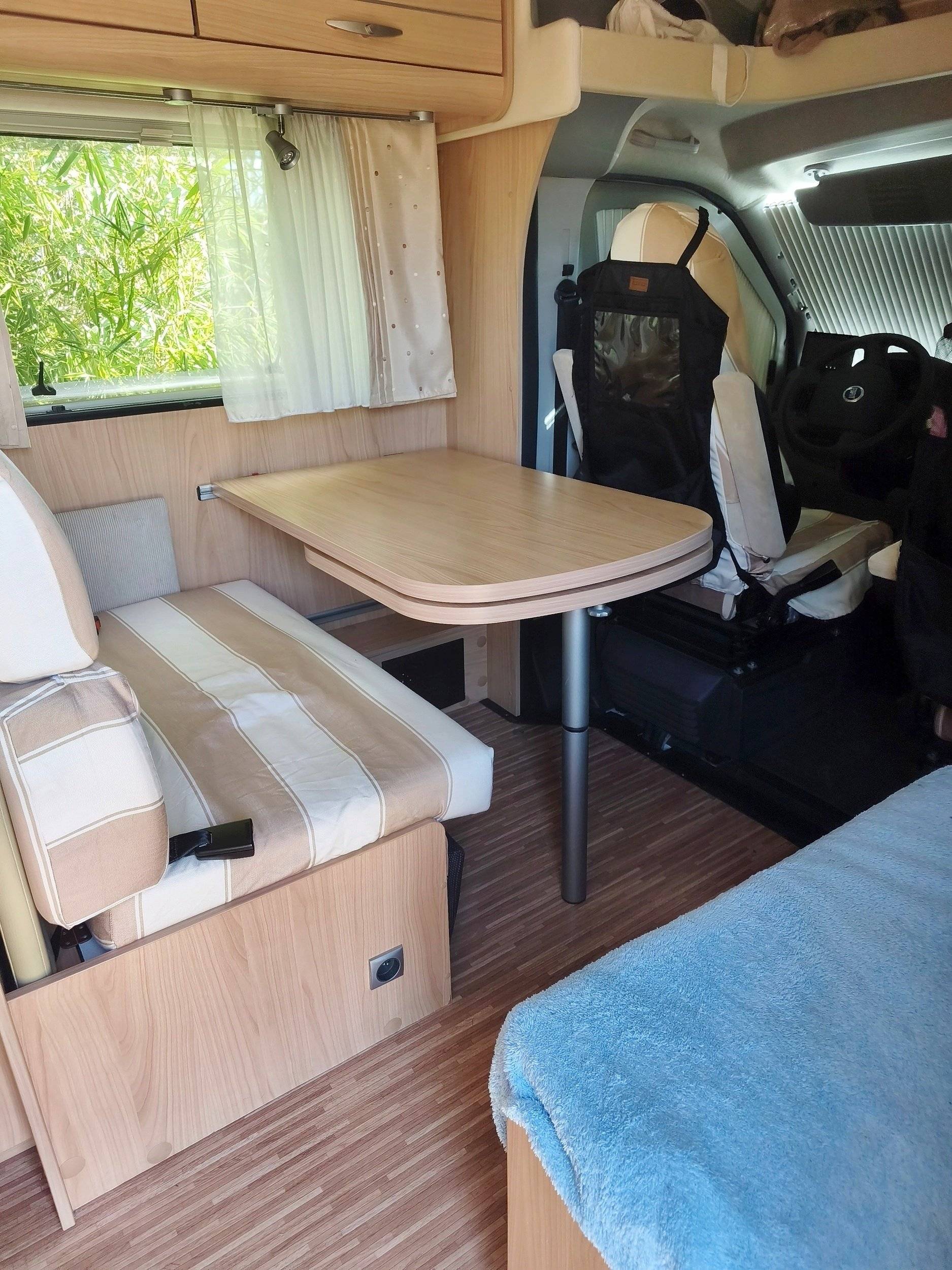 Área de jantar Fiat 2,3 l 130 ch - Yescapa