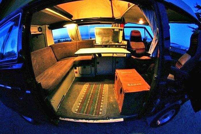 Dining Area Volkswagen VOLKSWAGEN CALIFORNIA - Yescapa