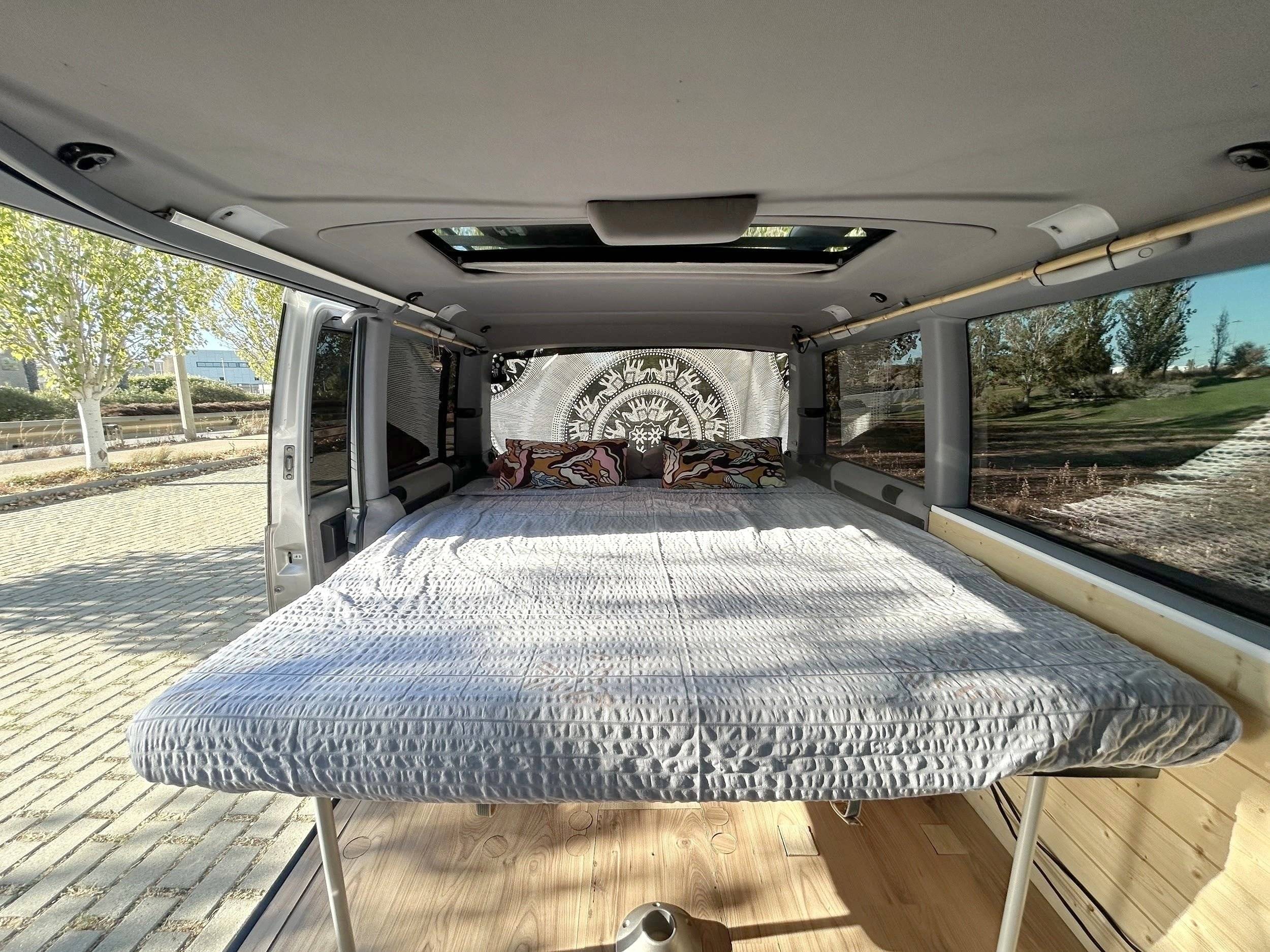 Berth Mercedes - Yescapa