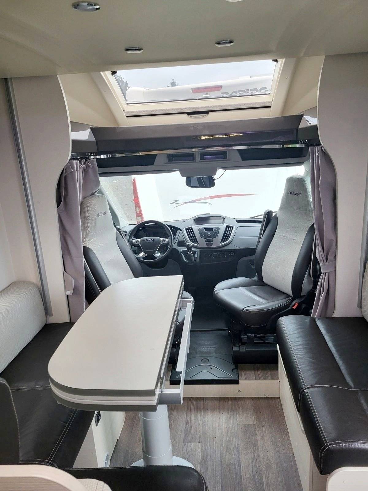 Comedor Ford Challenger - Yescapa