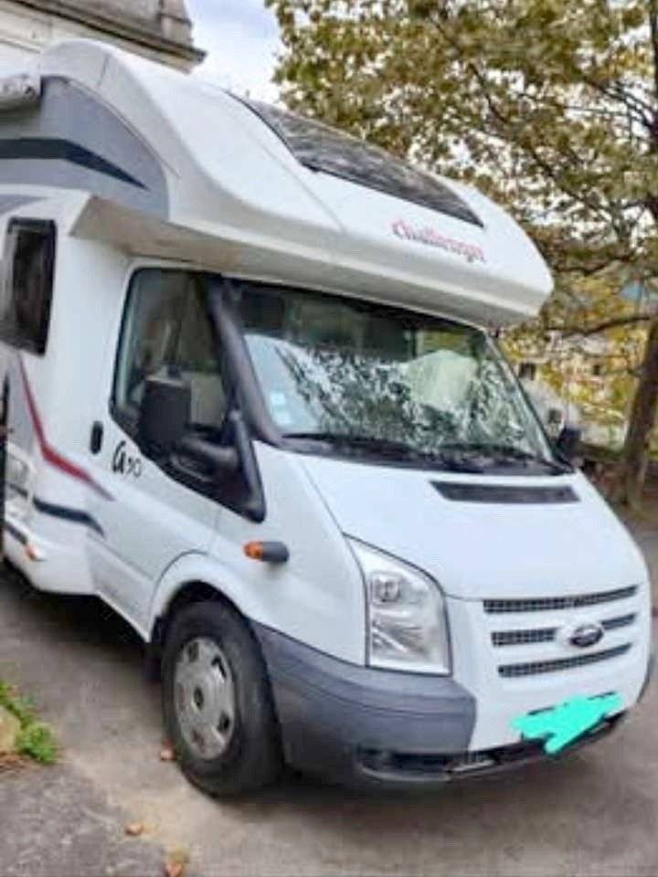 schräge Vorderansicht Ford - Yescapa