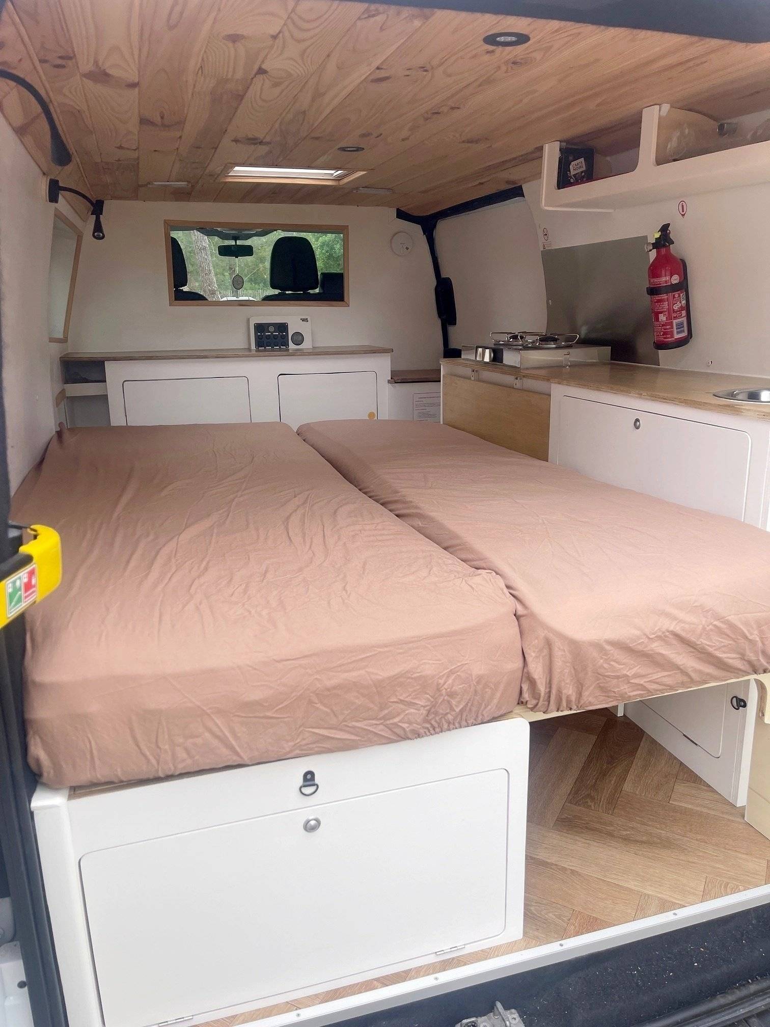 Slaapplaatsen Ford FORD TRANSIT CUSTOM - Yescapa