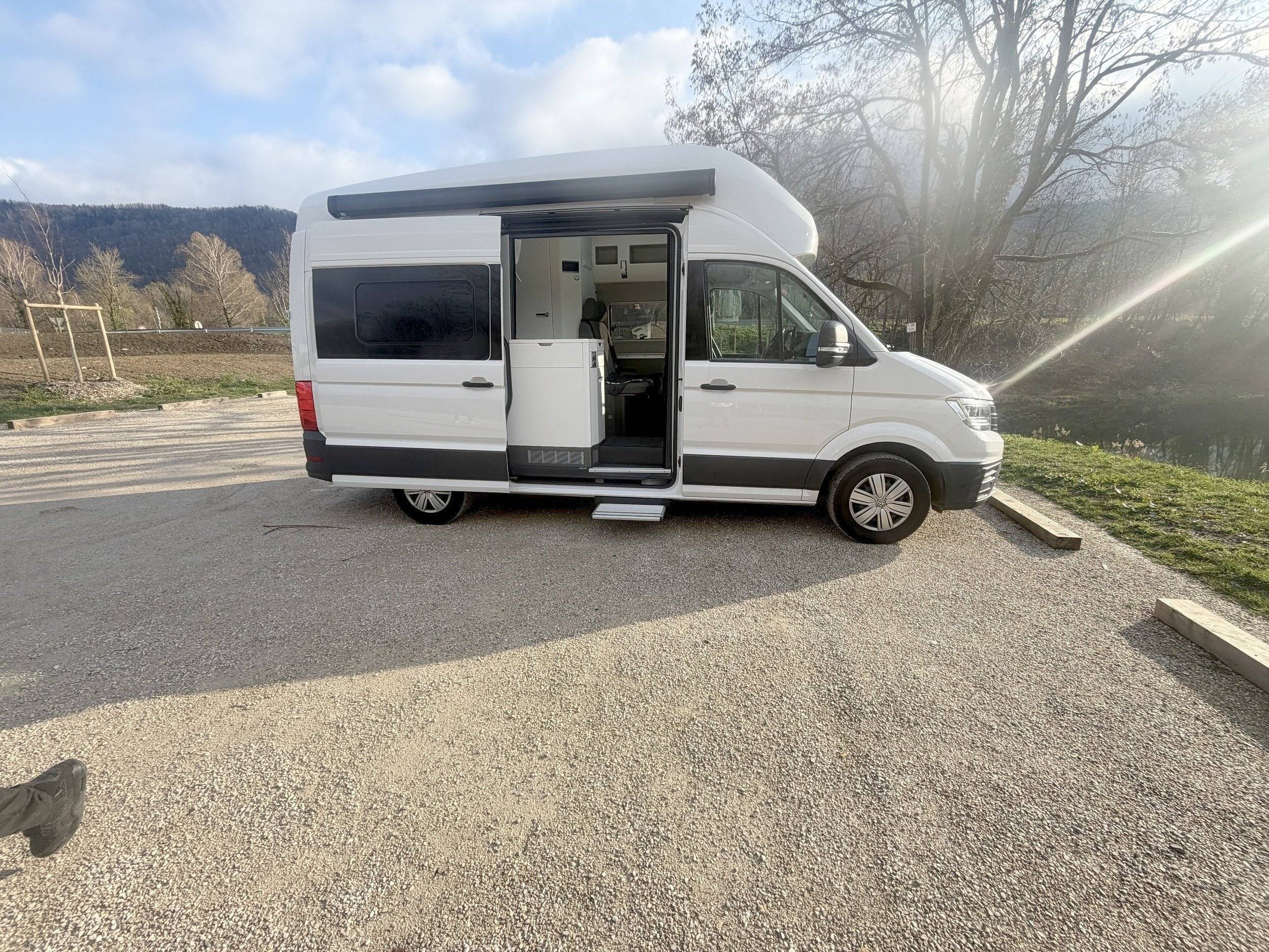 Vue avant de 3/4 Volkswagen - Yescapa