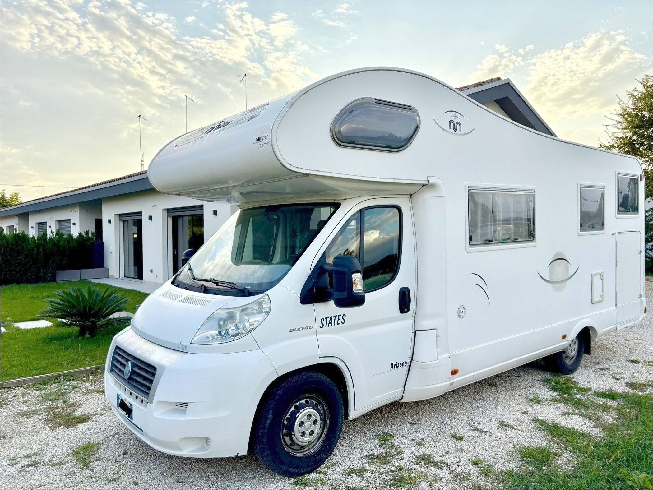 Vue avant de 3/4 Fiat Ducato 2,2 l JTD 100 ch. - Yescapa