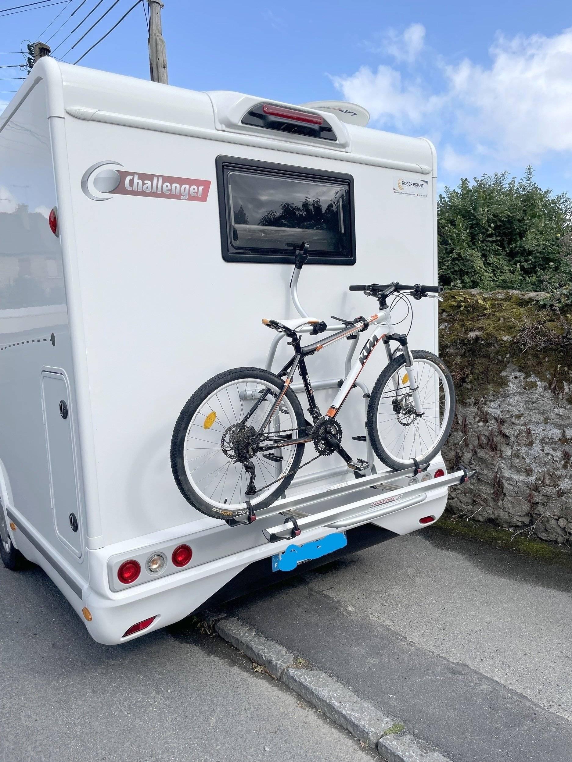 Challenger FORD TRANSIT