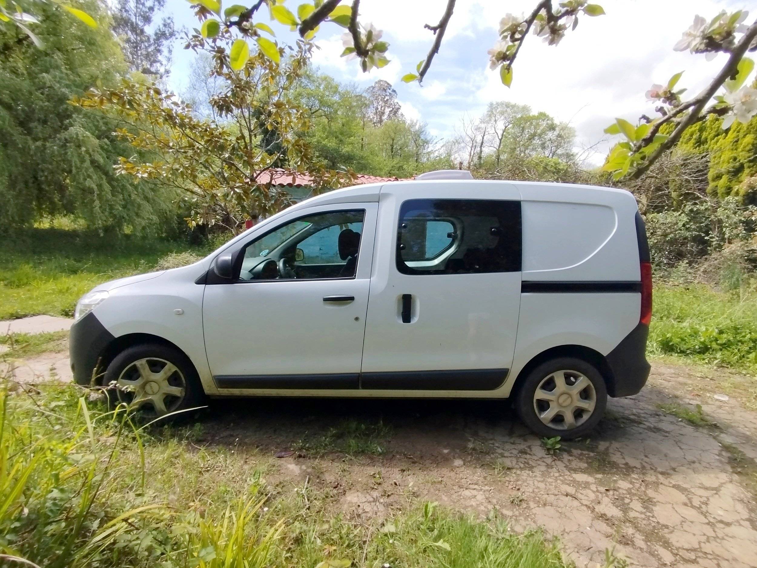 Voorkant 3/4 Renault DOKKER - Yescapa