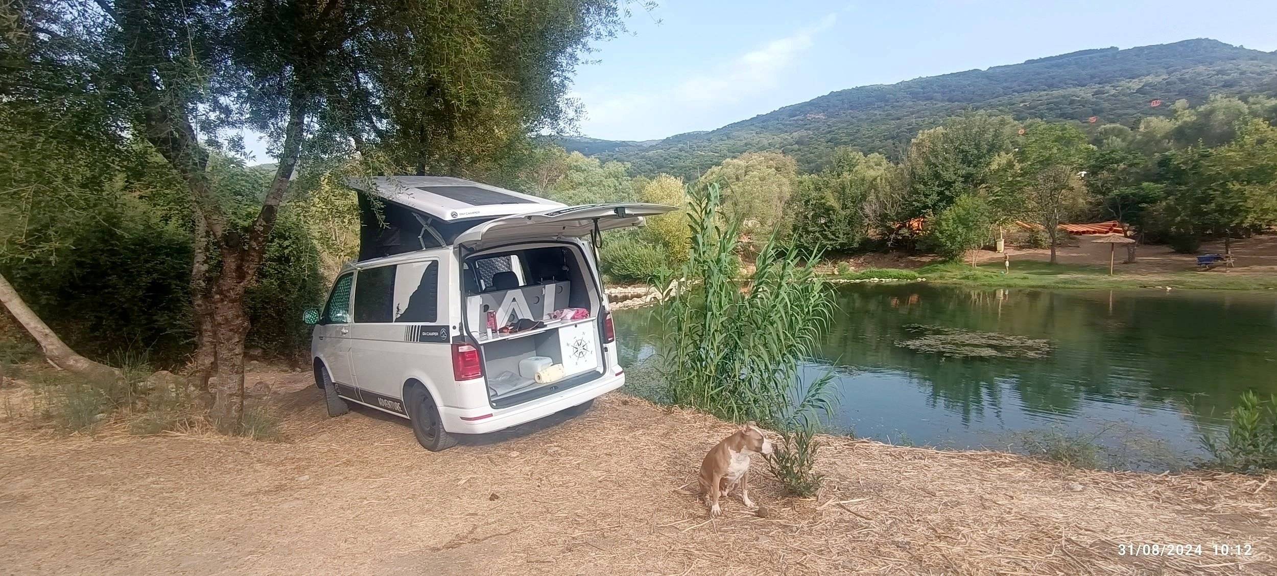 Vista parte trasera del vehículo Volkswagen Transporter T6.1  2,0 l 110ch - Yescapa