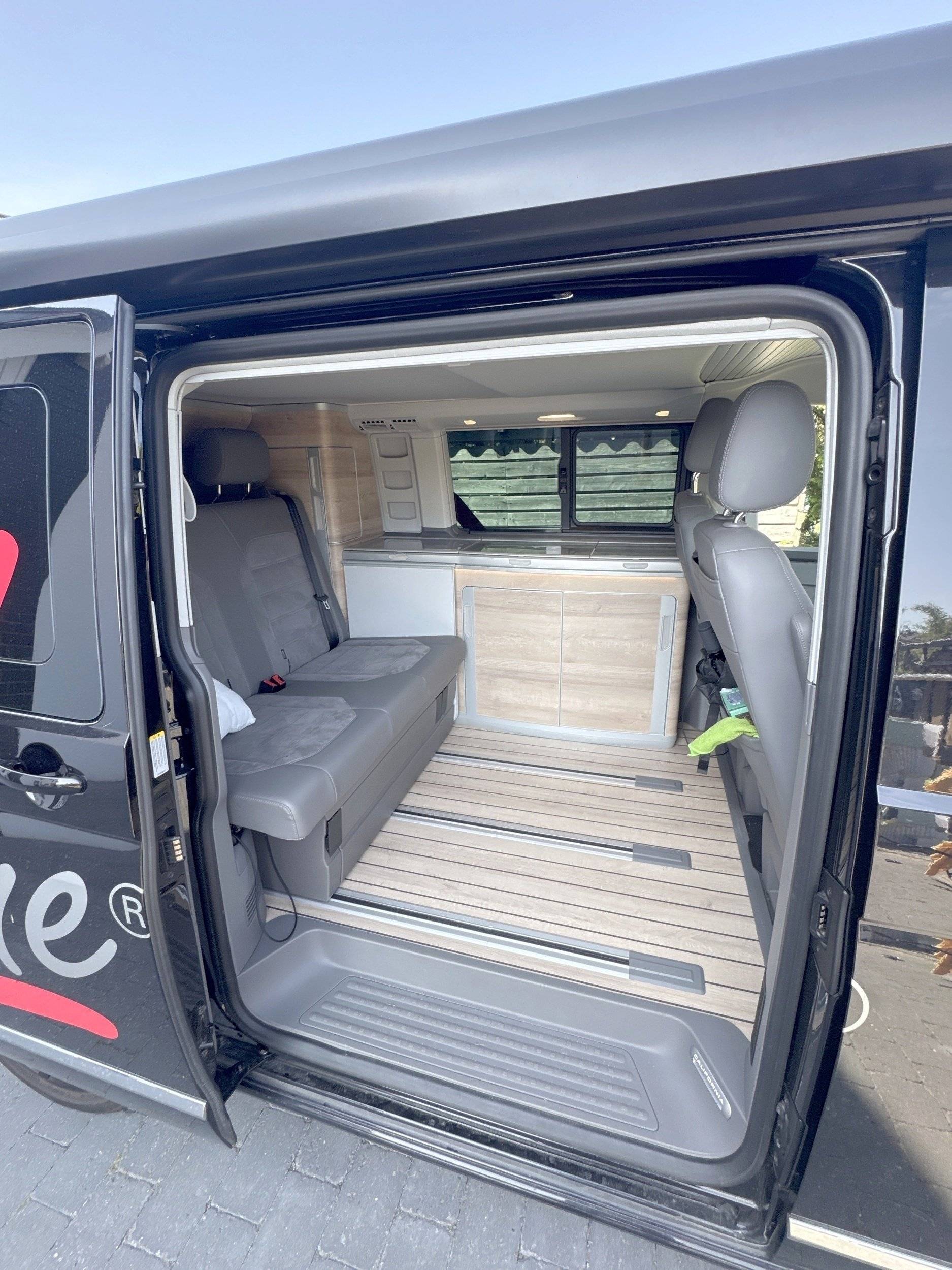 Dining Area Volkswagen Volkswagen T6 California OCEAN - Yescapa