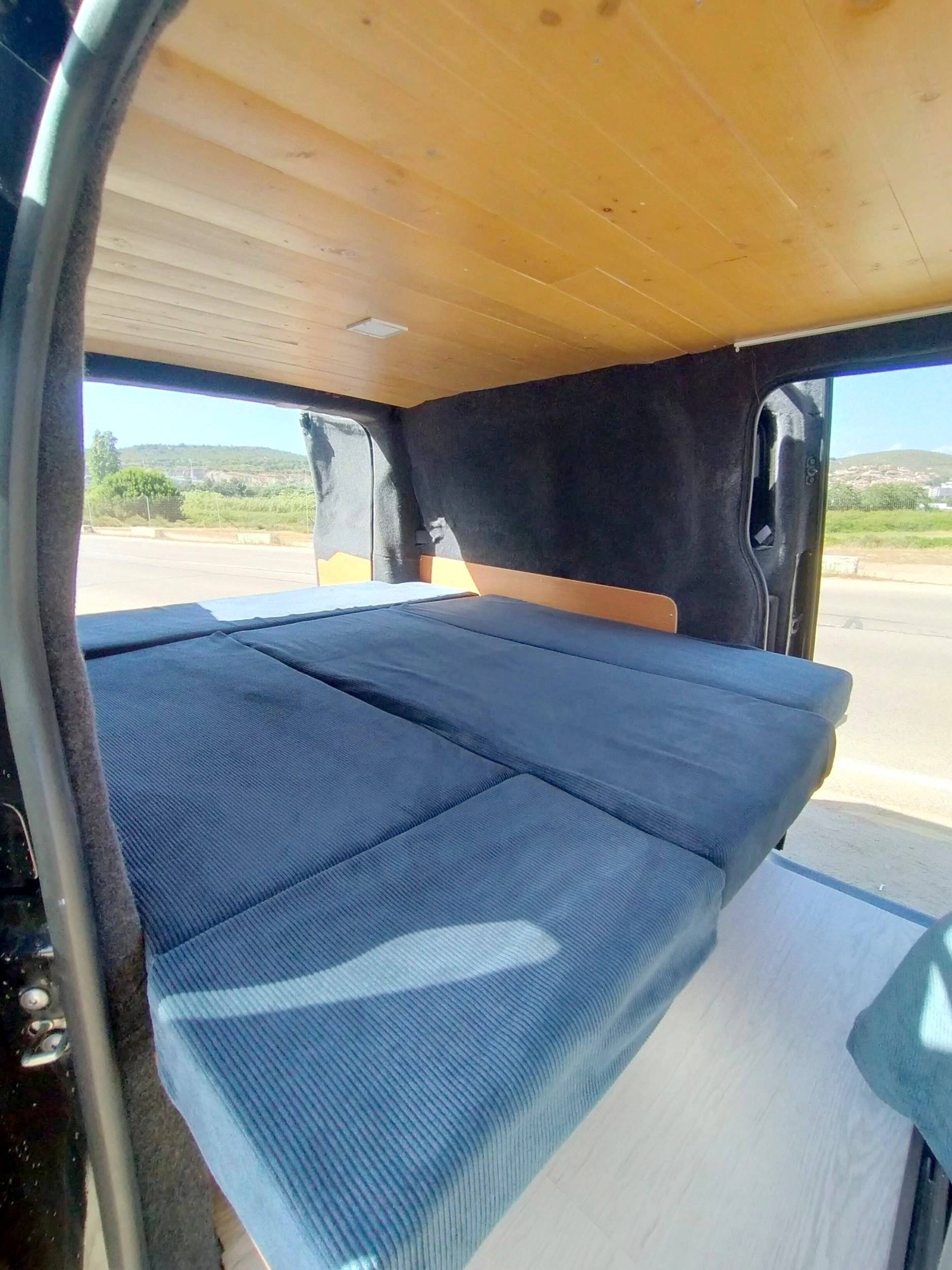 Couchages Peugeot EXPERT LONG 180 CV BA - Yescapa