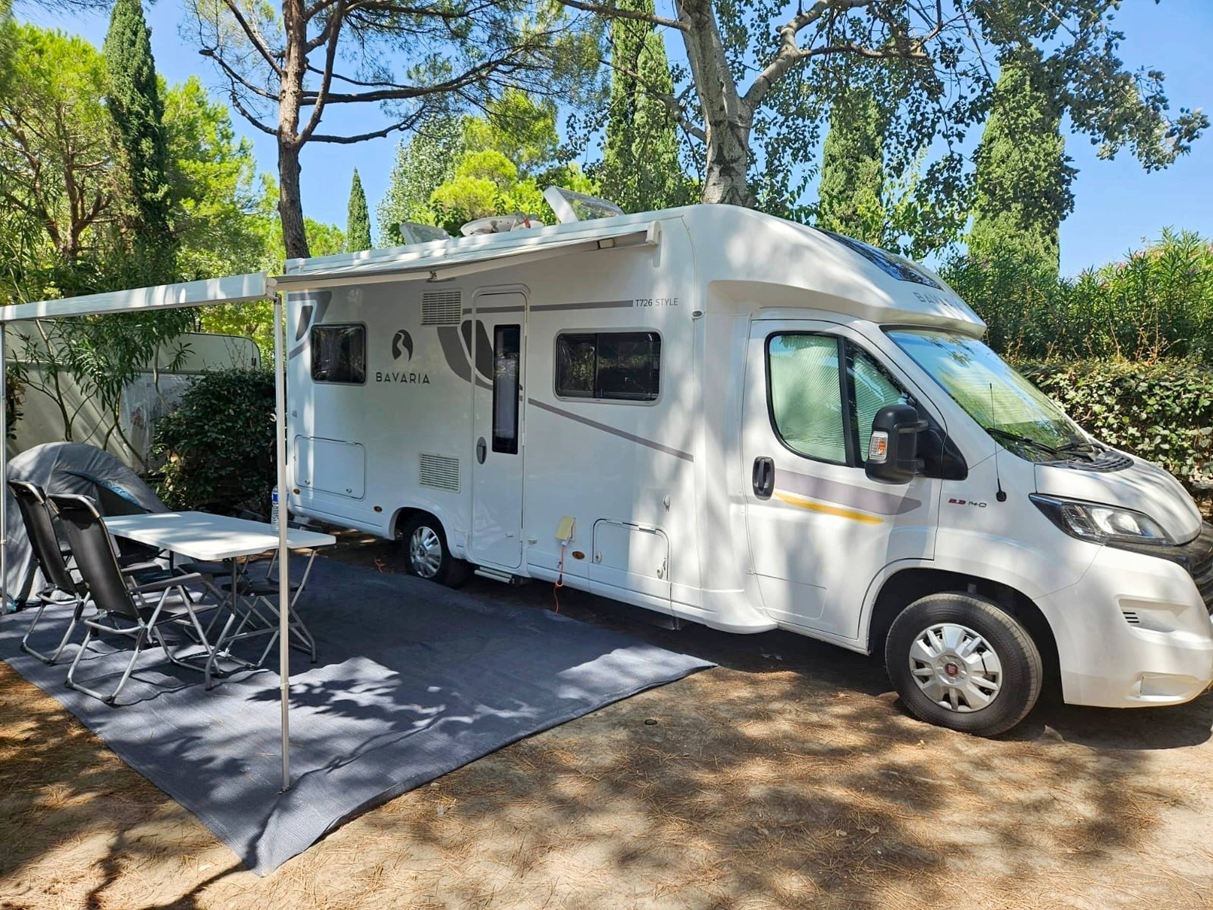 Vista del vehicle angle davanter Fiat Ducato 2,3 l 130 ch. - Yescapa