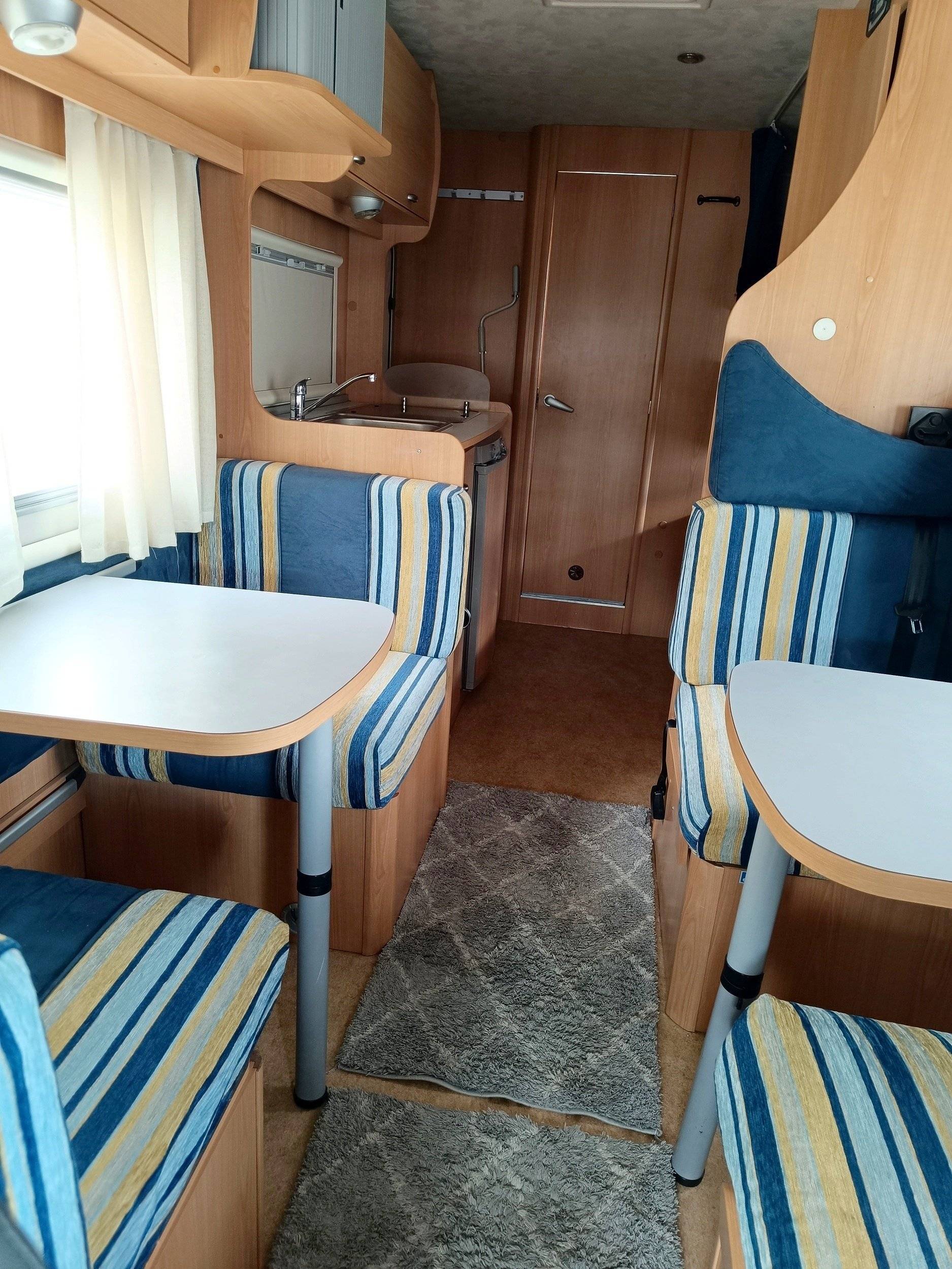 Dining Area Fiat - Yescapa