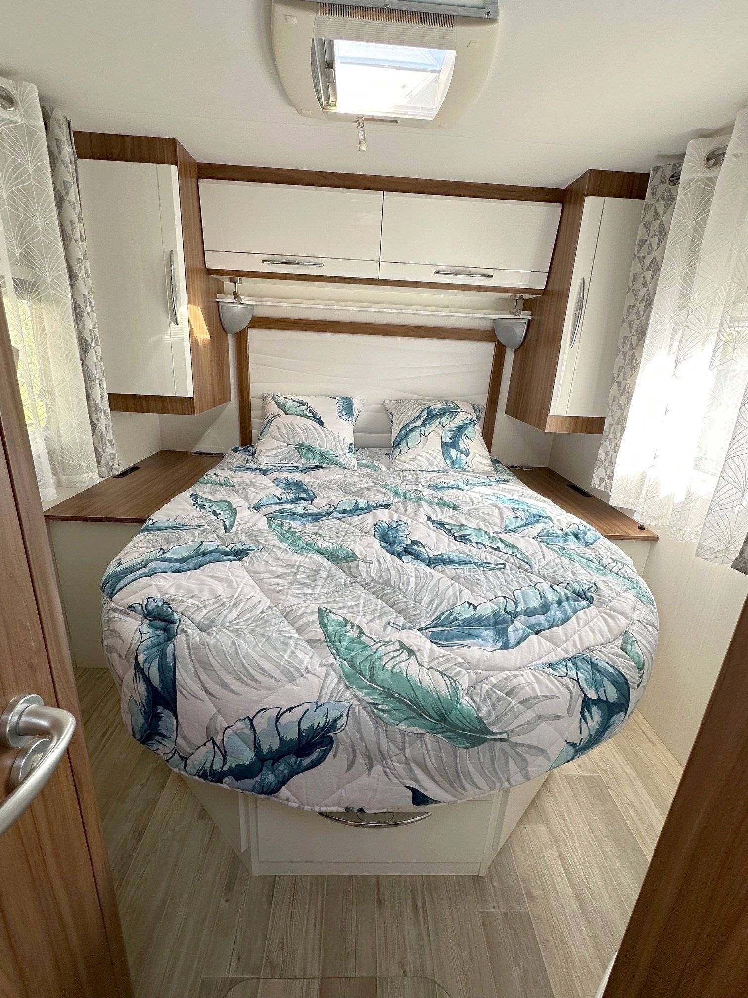Dinette Fiat PILOTE Essentiel P706 C - Yescapa