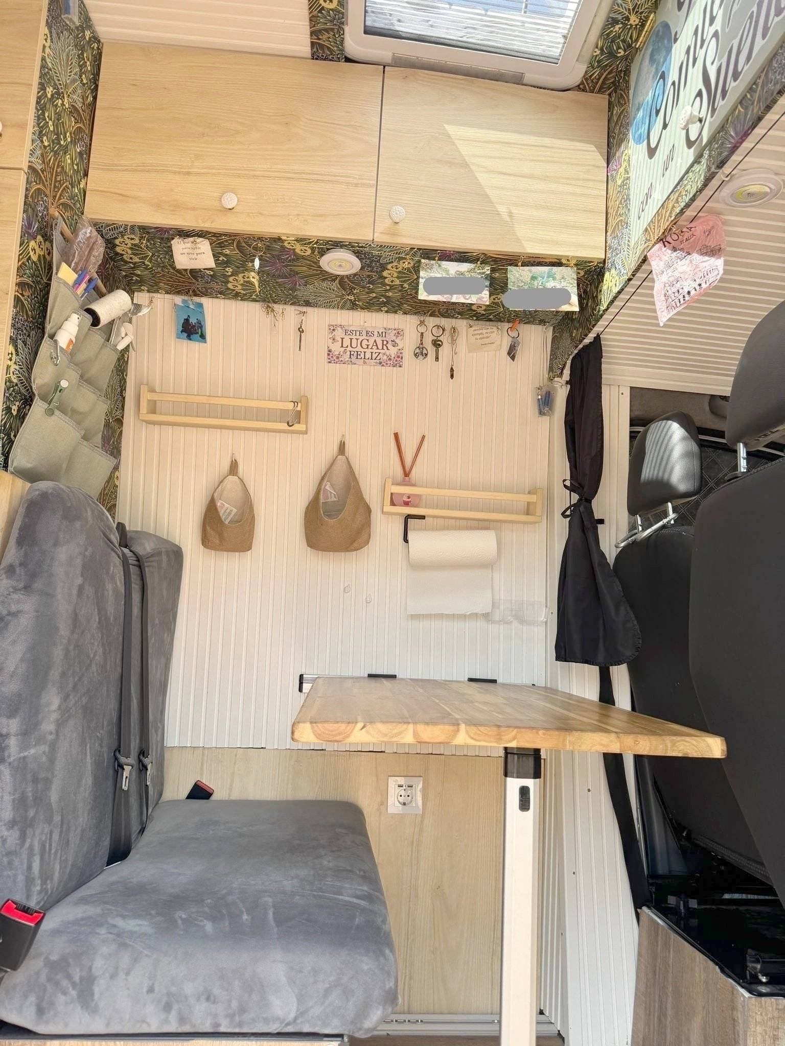 schräge Vorderansicht Mercedes Sprinter 2,15 l 163 ch - Yescapa