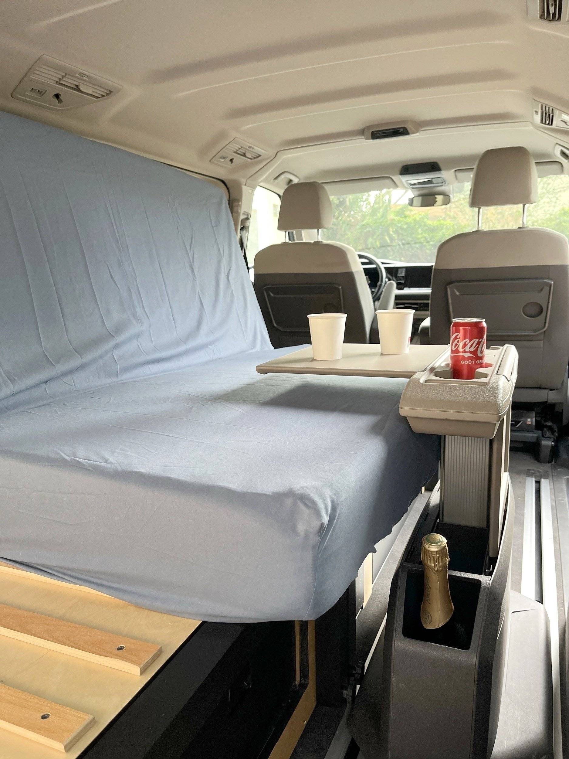 Menjador Volkswagen Multivan T7 - Yescapa