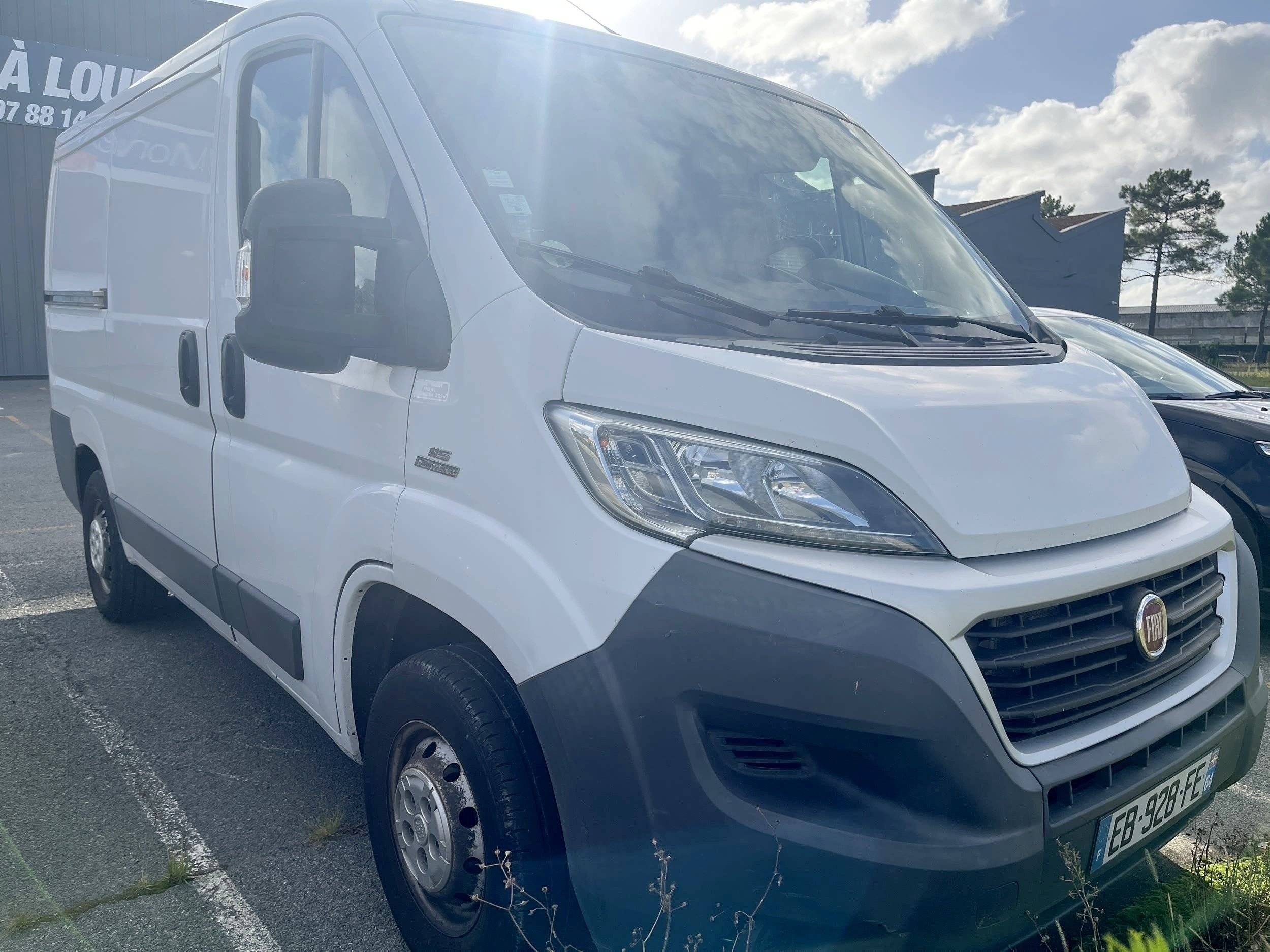 Front view from 3/4 Fiat Ducato 2 l 115 ch - Yescapa