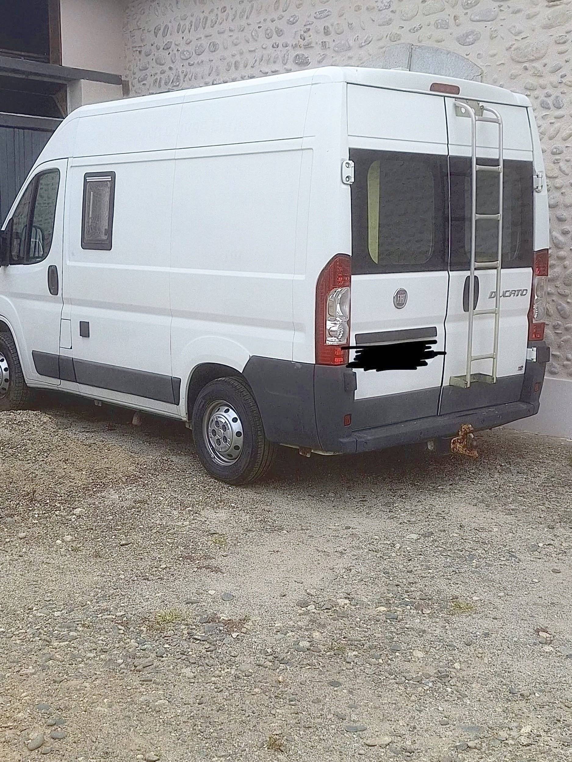 Vista del vehículo ángulo delantero Fiat Ducato 2,2 l Multijet 130 ch. - Yescapa