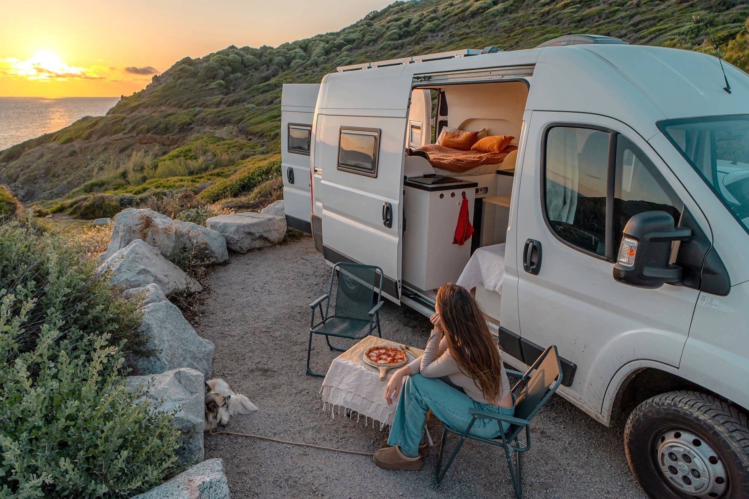 Vista frontale a ¾ Peugeot Boxer - Yescapa