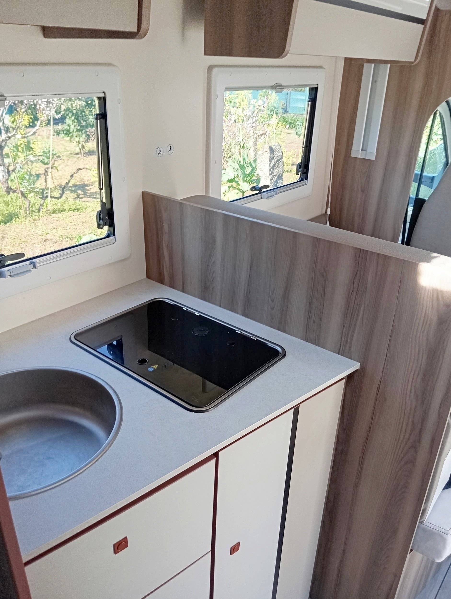 Cozinha Ford Transit 2,0 l 170 ch - Yescapa