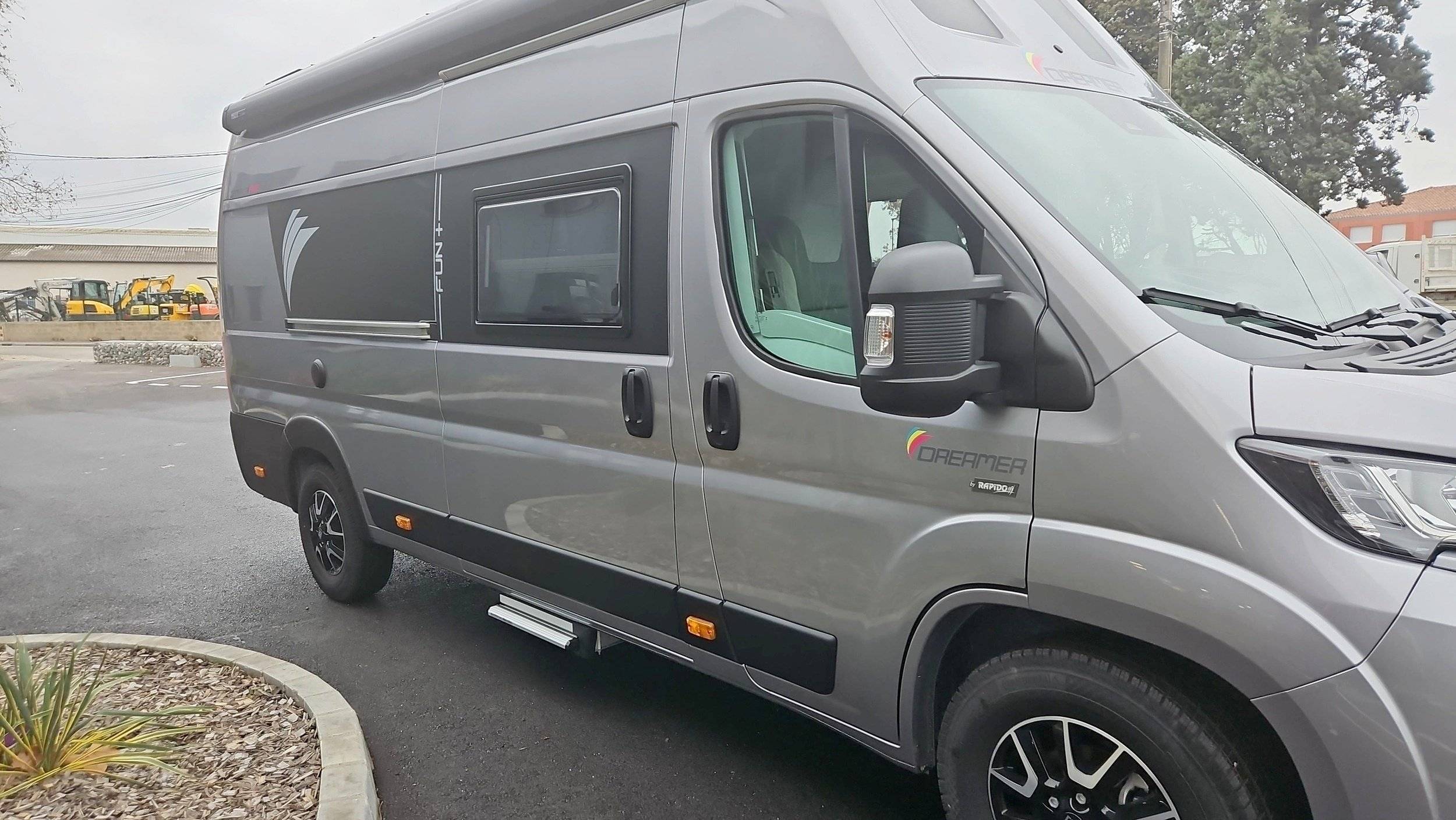 Vista frontale a ¾ Fiat FIAT DUCATO - Yescapa