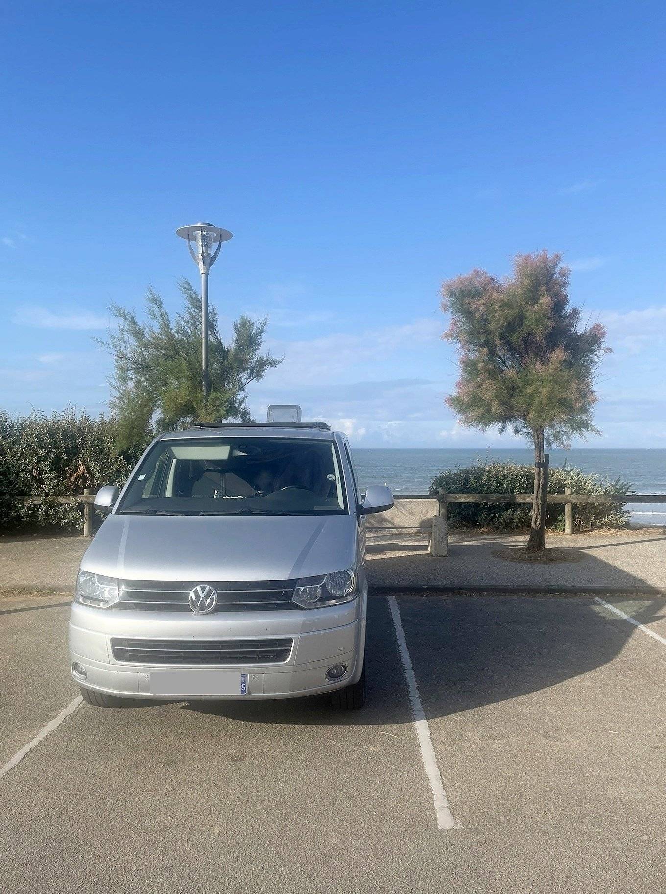 Front view from 3/4 Volkswagen Volkswagen Transporter - Yescapa
