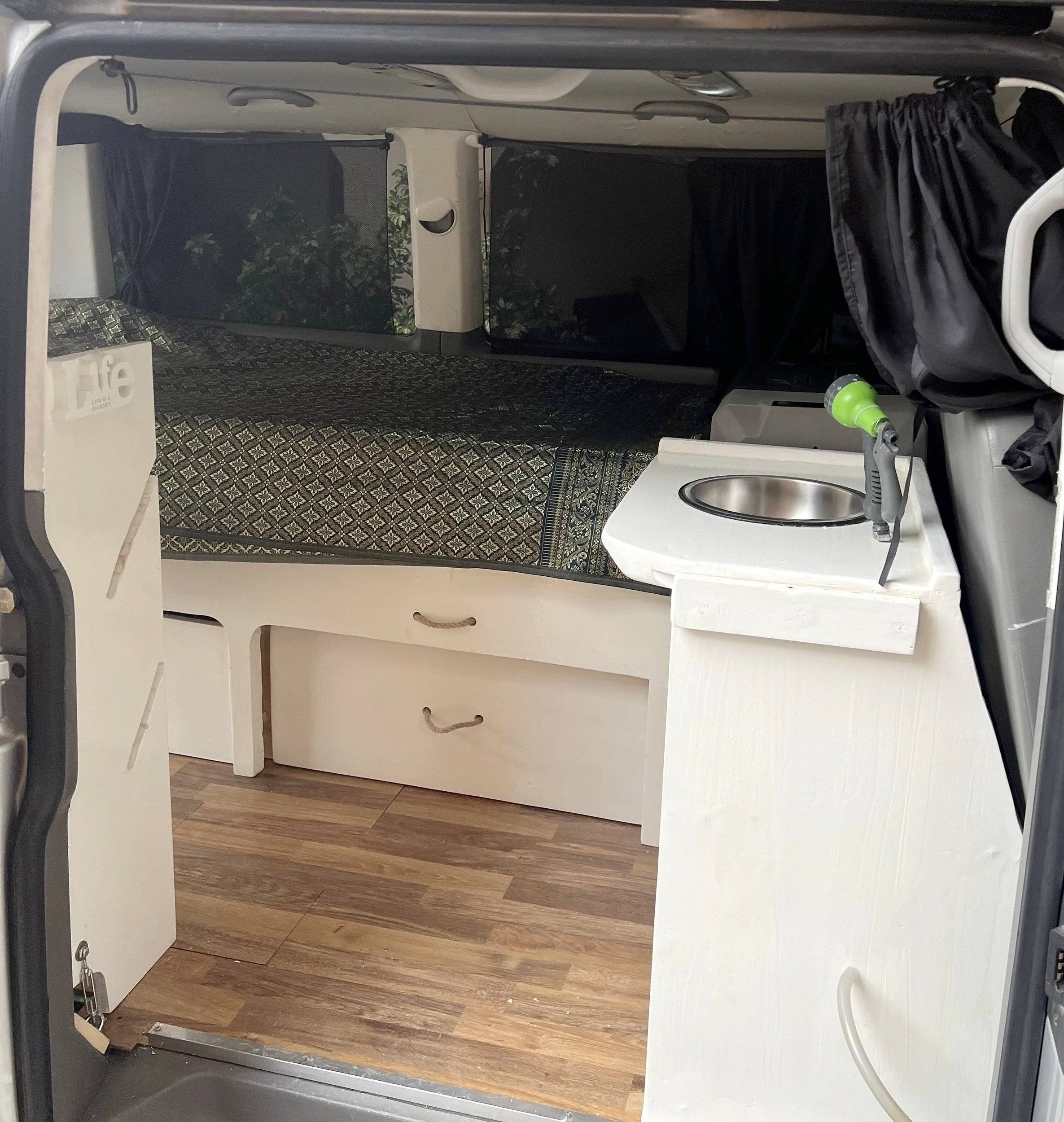 Coin repas Volkswagen T5 1,9 l 102 ch - Yescapa