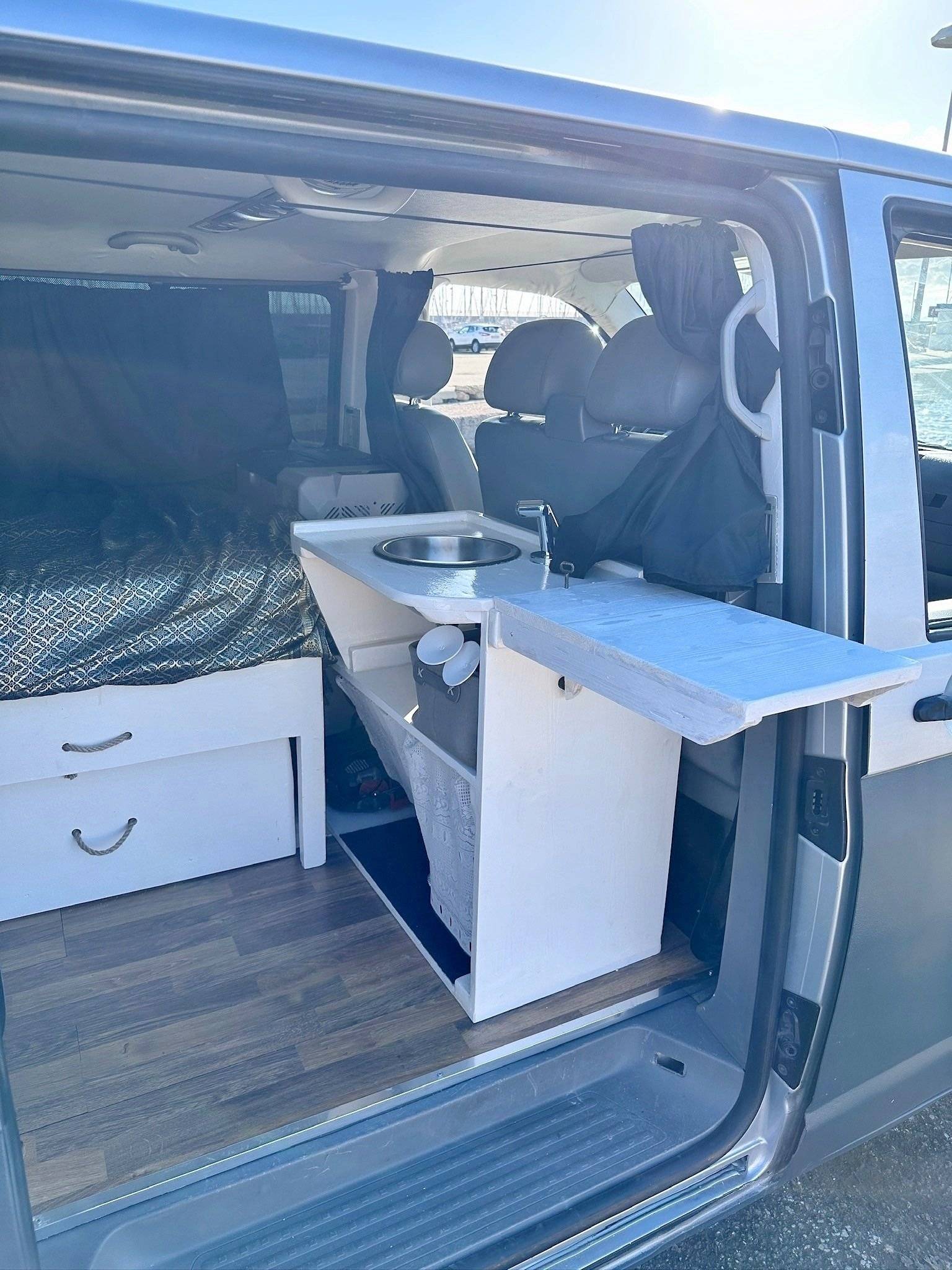 Eethoek Volkswagen T5 1,9 l 102 ch - Yescapa