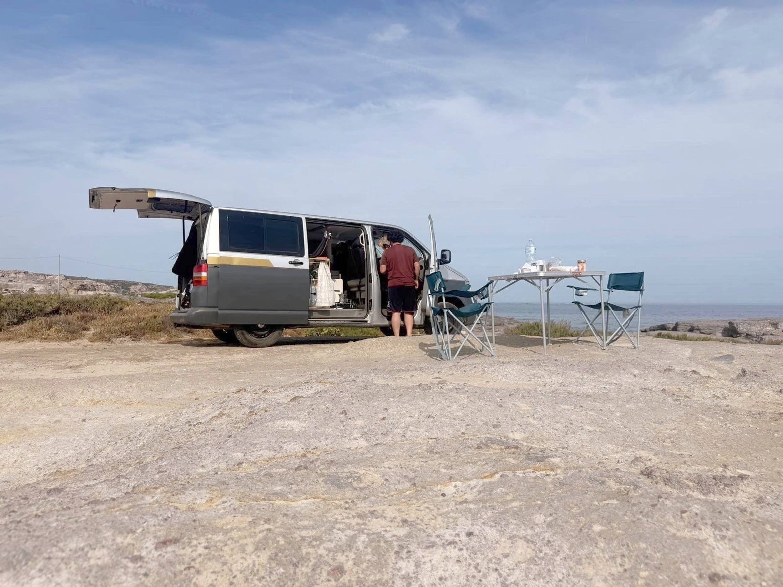 Dinette Volkswagen T5 1,9 l 102 ch - Yescapa