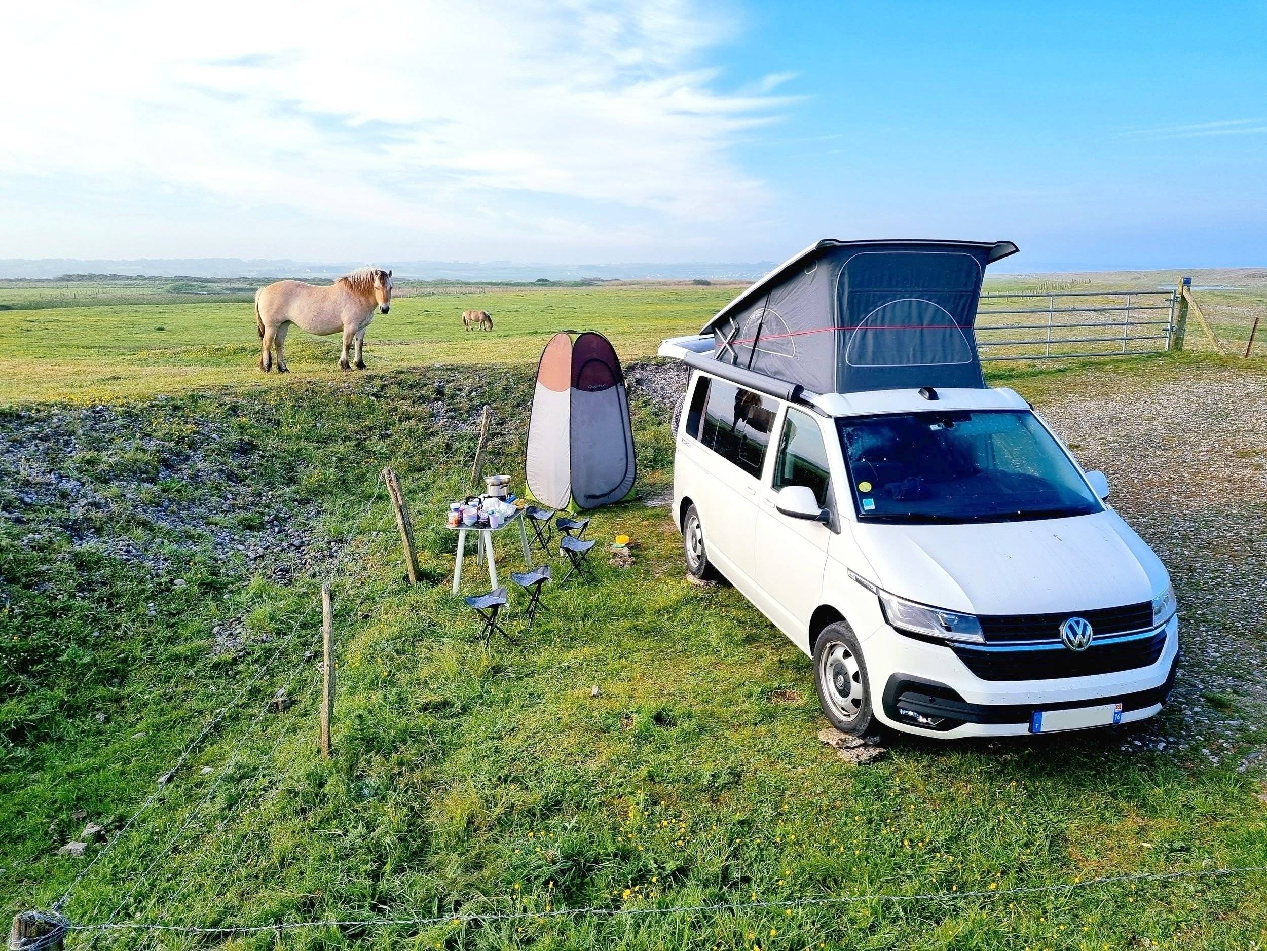 Vista frontale a ¾ Volkswagen California 6.1 - Yescapa
