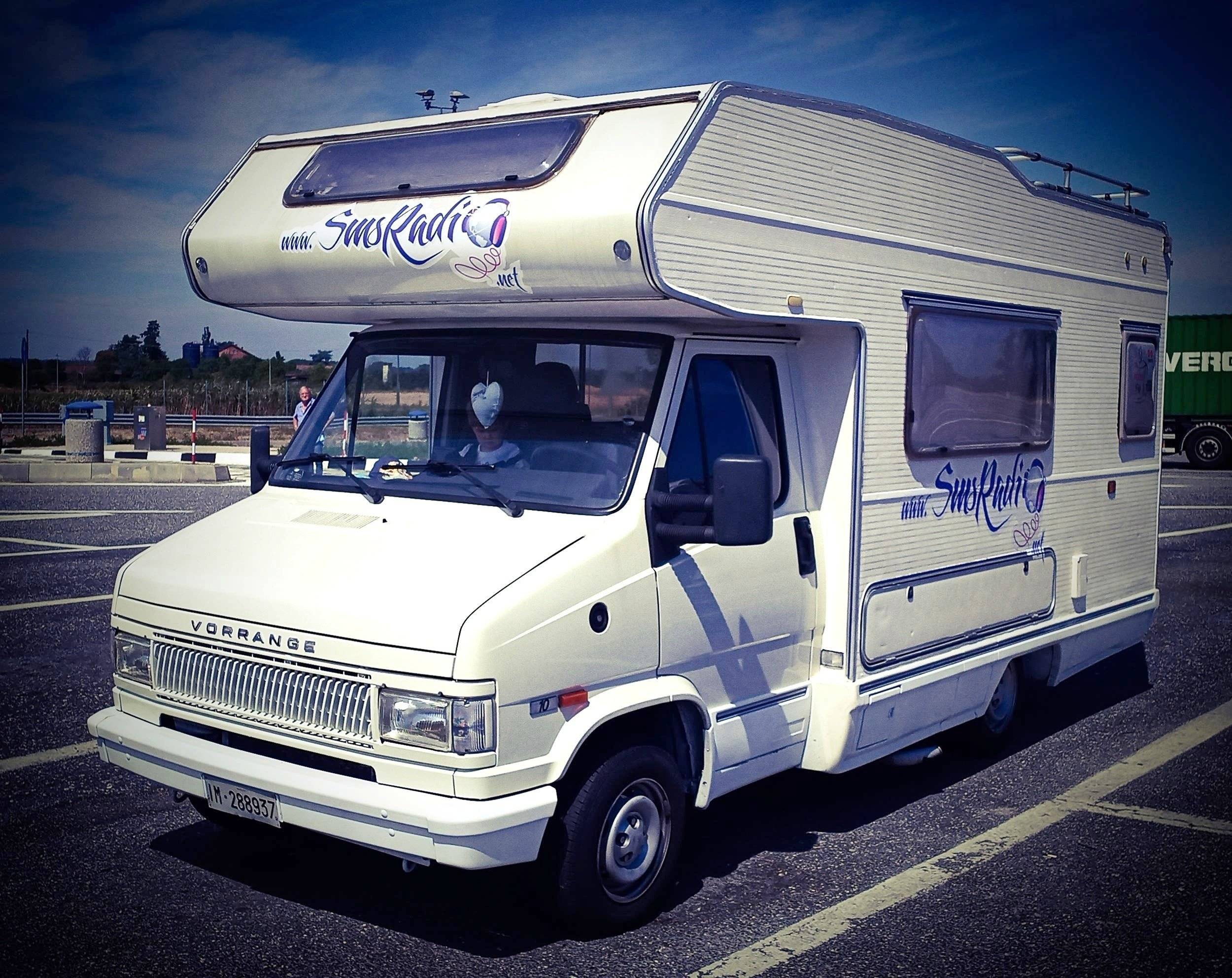 Front view from 3/4 Fiat Ducato 1.9 td - Yescapa